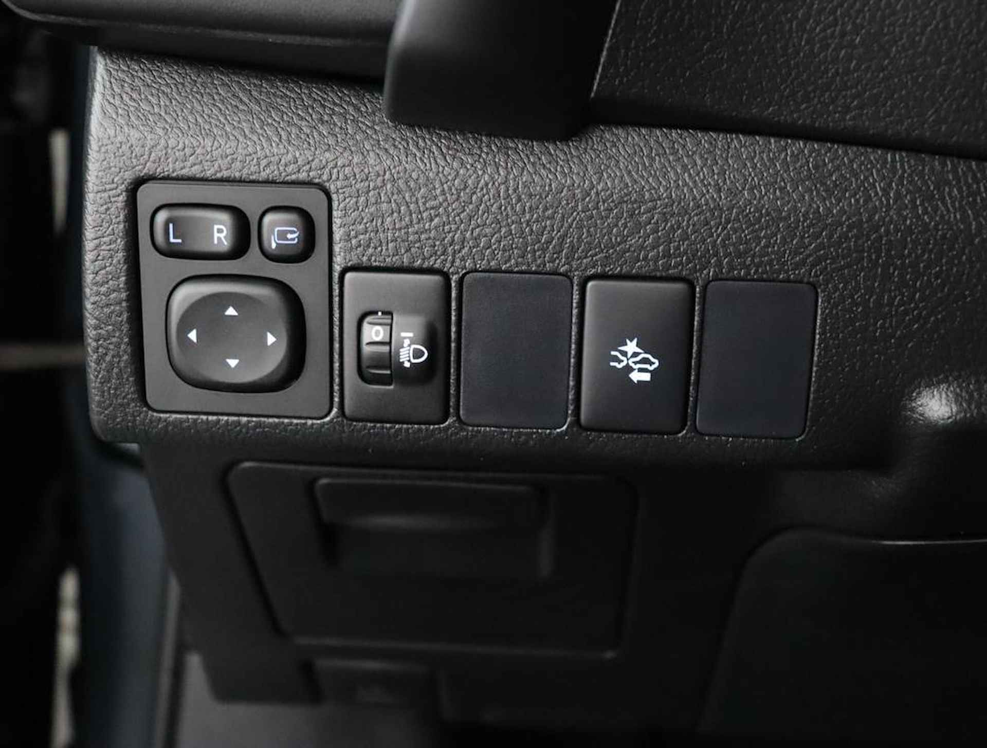 Toyota Auris 1.8 Hybrid Lease Navigatie | Trekhaak | Parkeerhulp camera | Cruise control | - 28/53