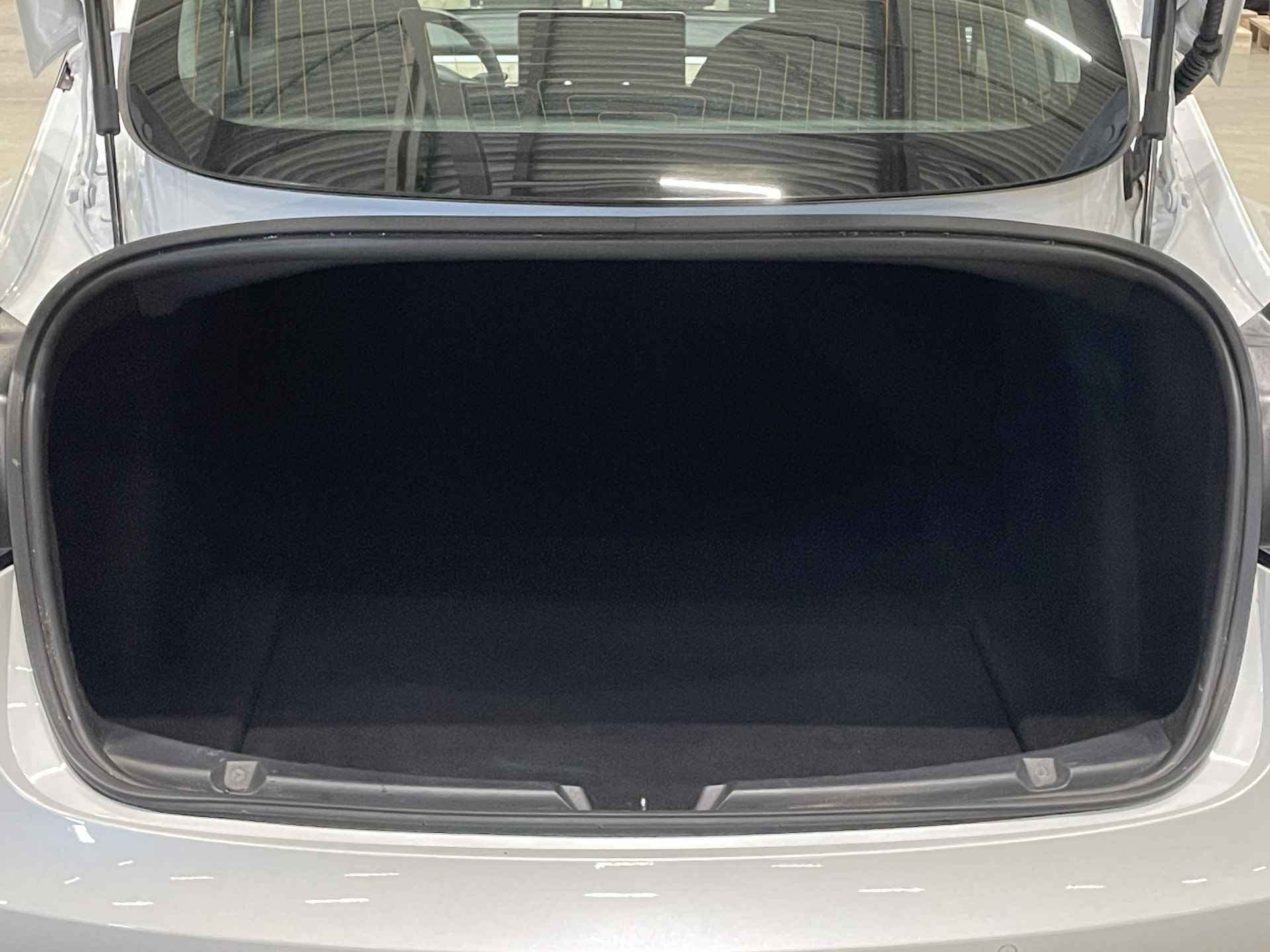 Tesla Model 3 Standard RWD Plus 60 kWh | Autopilot | Parelmoer | Panoramadak | 2 Kabels | Lederen bekleding | 18'LM Velgen | - 24/45