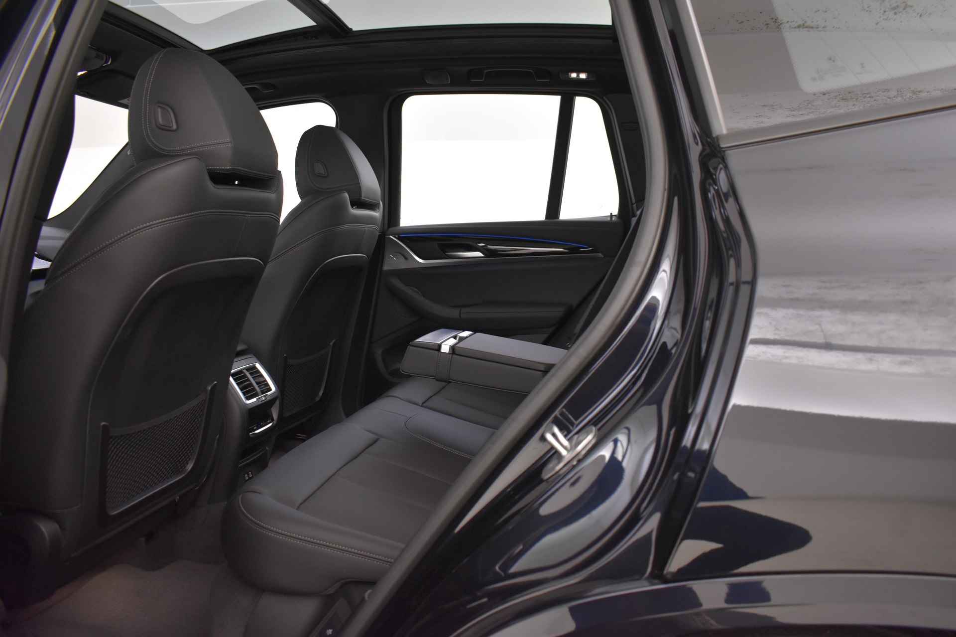 BMW iX3 Executive 74 kWh / Adaptief onderstel / Adaptieve LED / Sportstoelen / Driving Assistant Professional / Live Cockpit Professional / Parking Assistant - 11/52