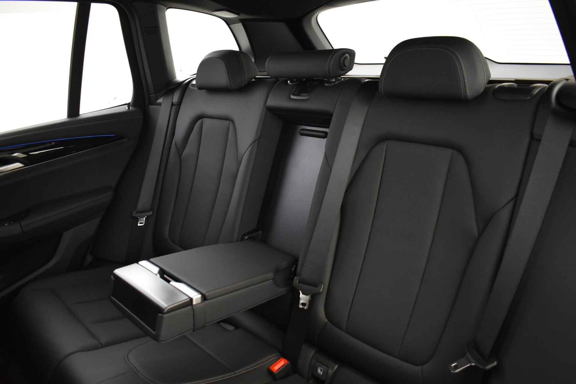 BMW iX3 Executive 74 kWh / Adaptief onderstel / Adaptieve LED / Sportstoelen / Driving Assistant Professional / Live Cockpit Professional / Parking Assistant - 15/52