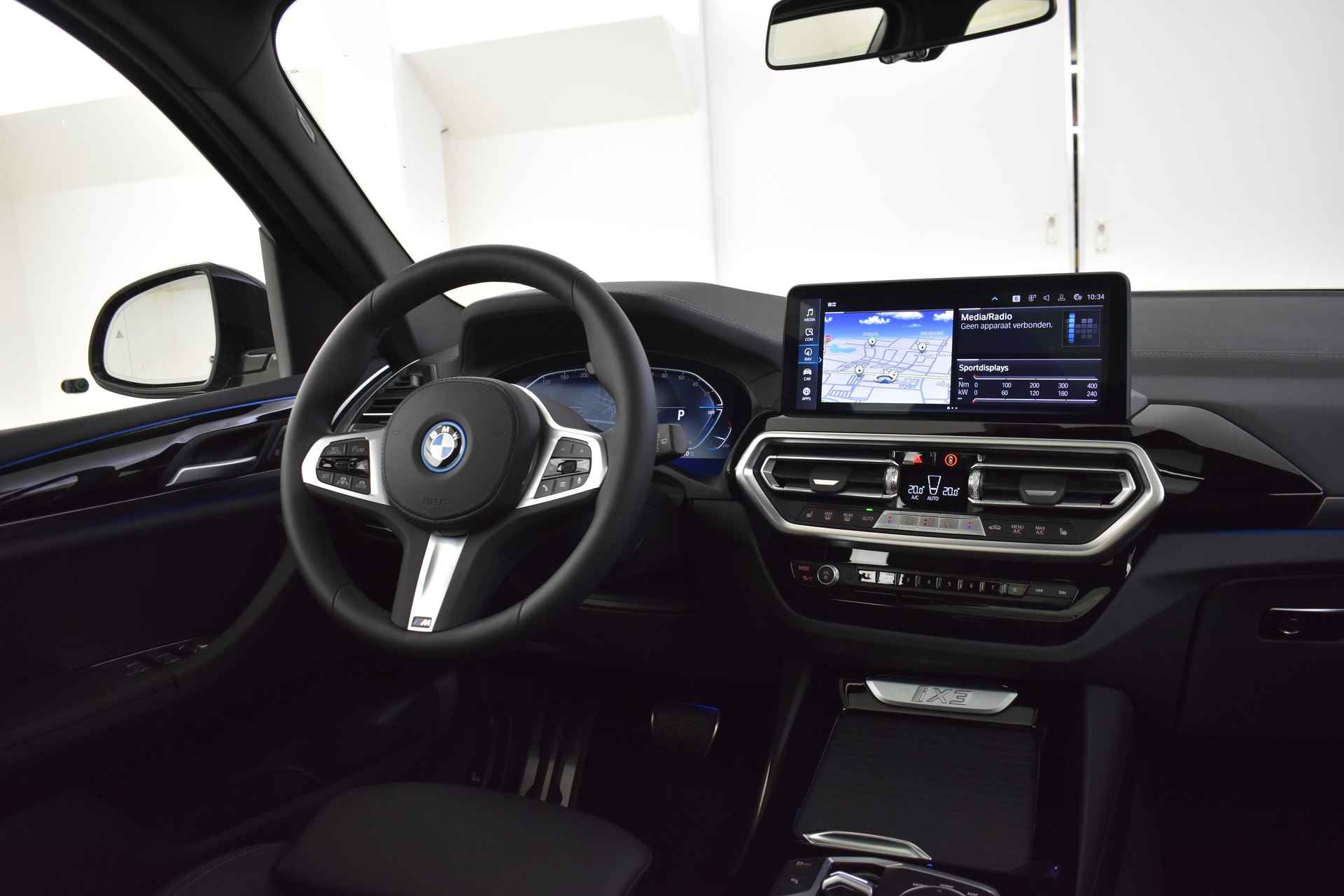 BMW iX3 Executive 74 kWh / Adaptief onderstel / Adaptieve LED / Sportstoelen / Driving Assistant Professional / Live Cockpit Professional / Parking Assistant - 17/52