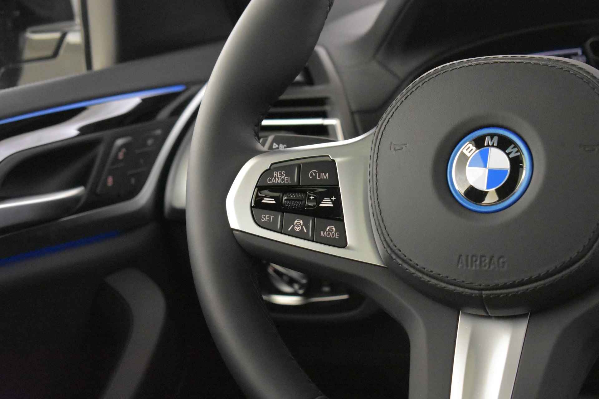 BMW iX3 Executive 74 kWh / Adaptief onderstel / Adaptieve LED / Sportstoelen / Driving Assistant Professional / Live Cockpit Professional / Parking Assistant - 19/52