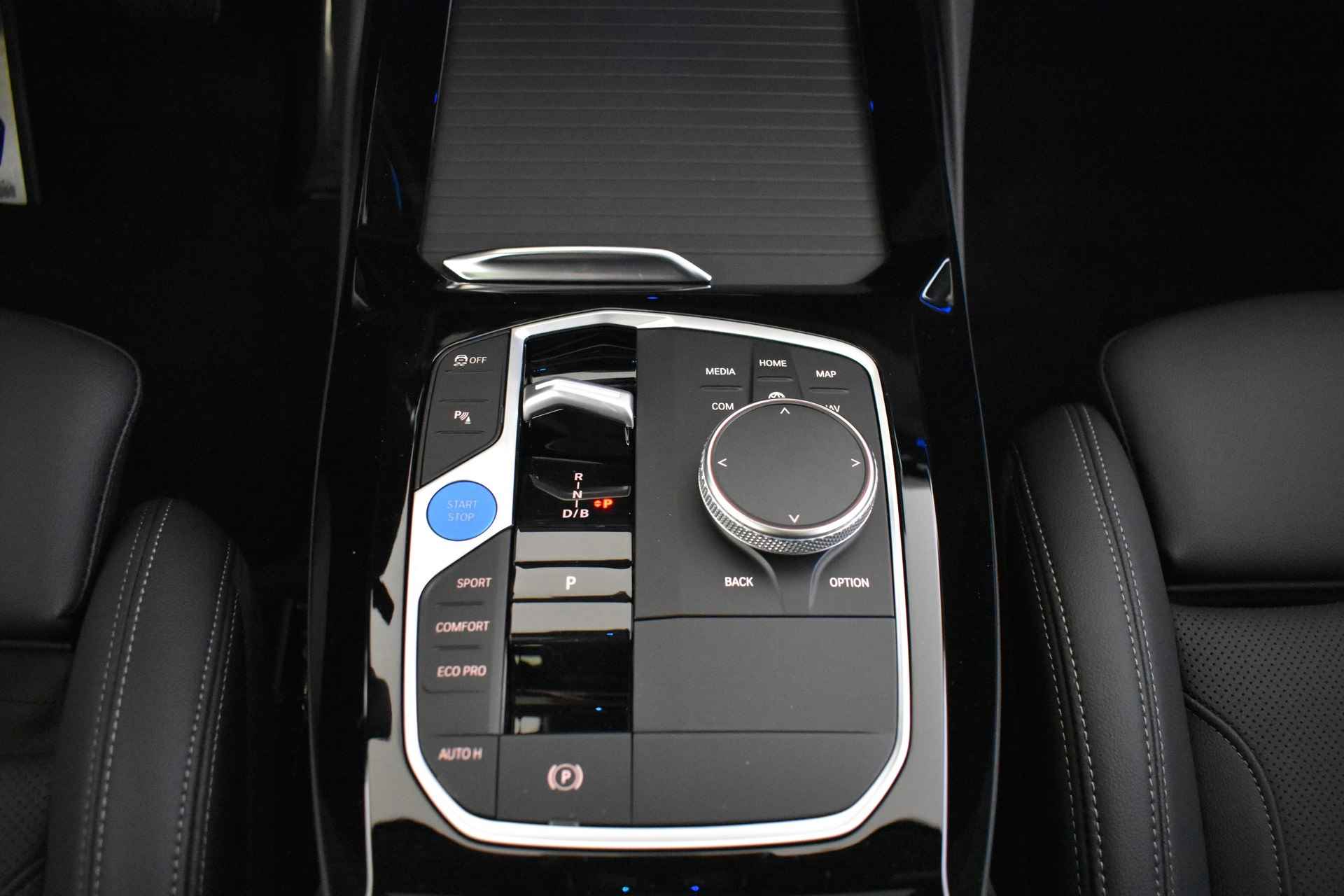 BMW iX3 Executive 74 kWh / Adaptief onderstel / Adaptieve LED / Sportstoelen / Driving Assistant Professional / Live Cockpit Professional / Parking Assistant - 28/52