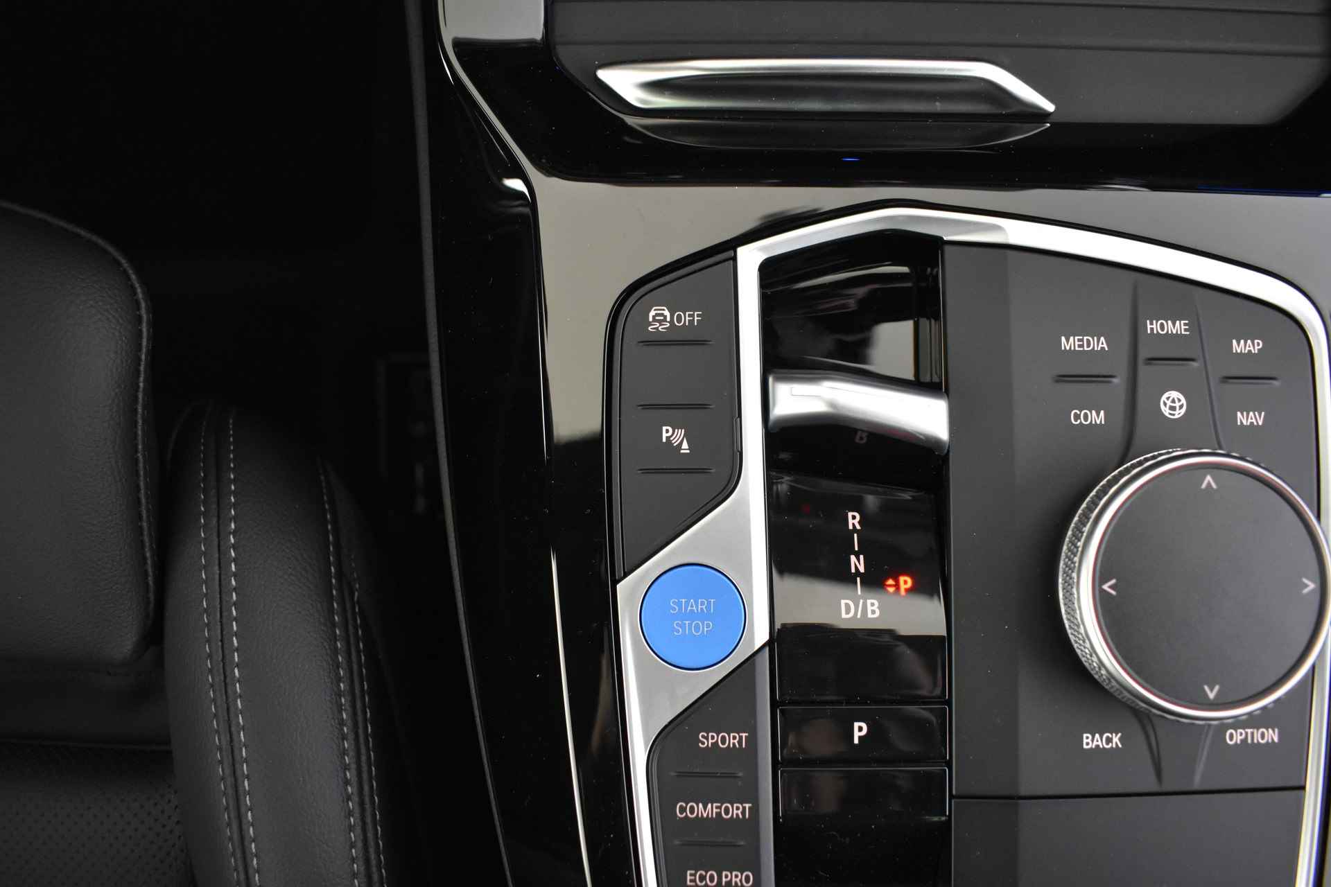 BMW iX3 Executive 74 kWh / Adaptief onderstel / Adaptieve LED / Sportstoelen / Driving Assistant Professional / Live Cockpit Professional / Parking Assistant - 29/52