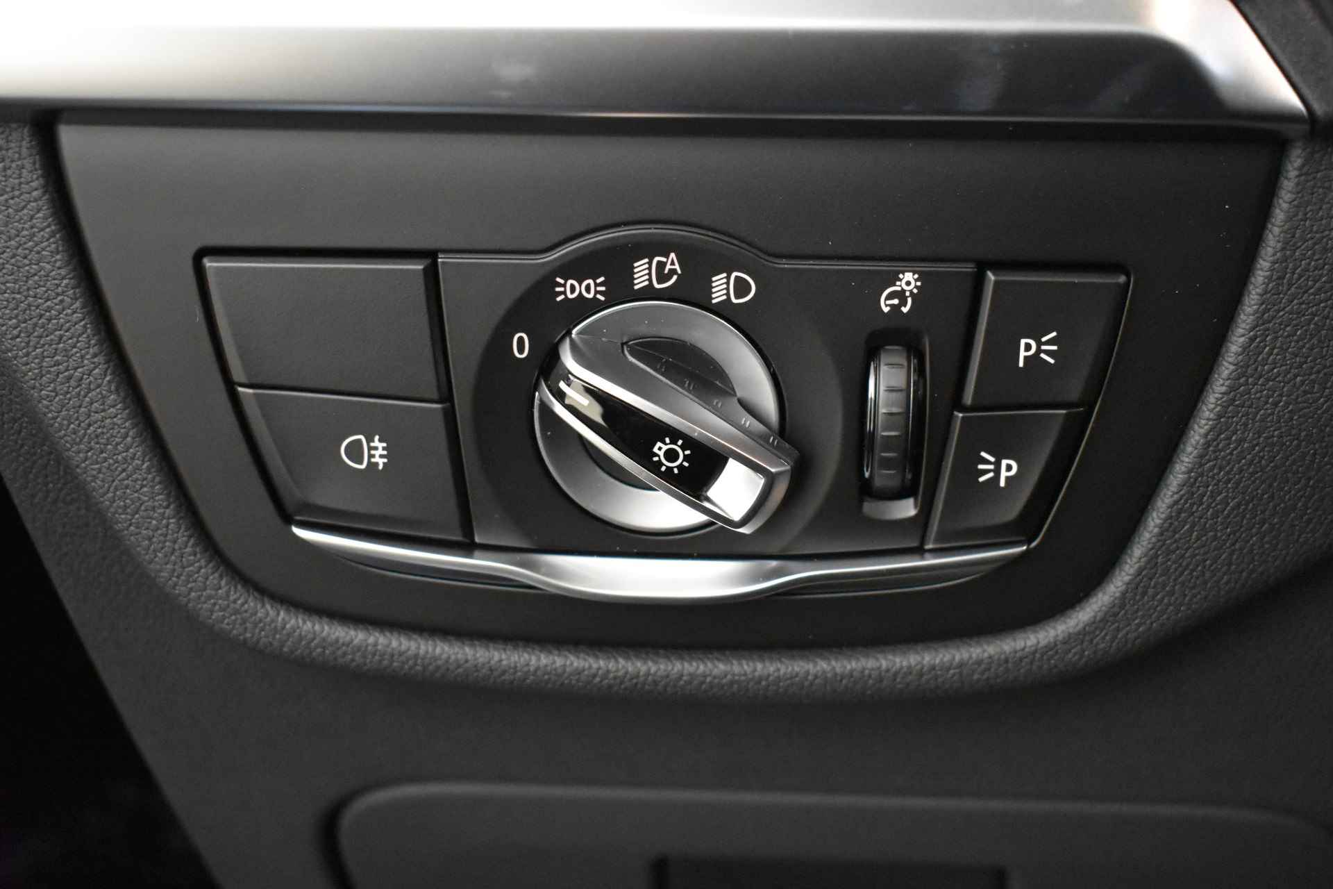 BMW iX3 Executive 74 kWh / Adaptief onderstel / Adaptieve LED / Sportstoelen / Driving Assistant Professional / Live Cockpit Professional / Parking Assistant - 35/52
