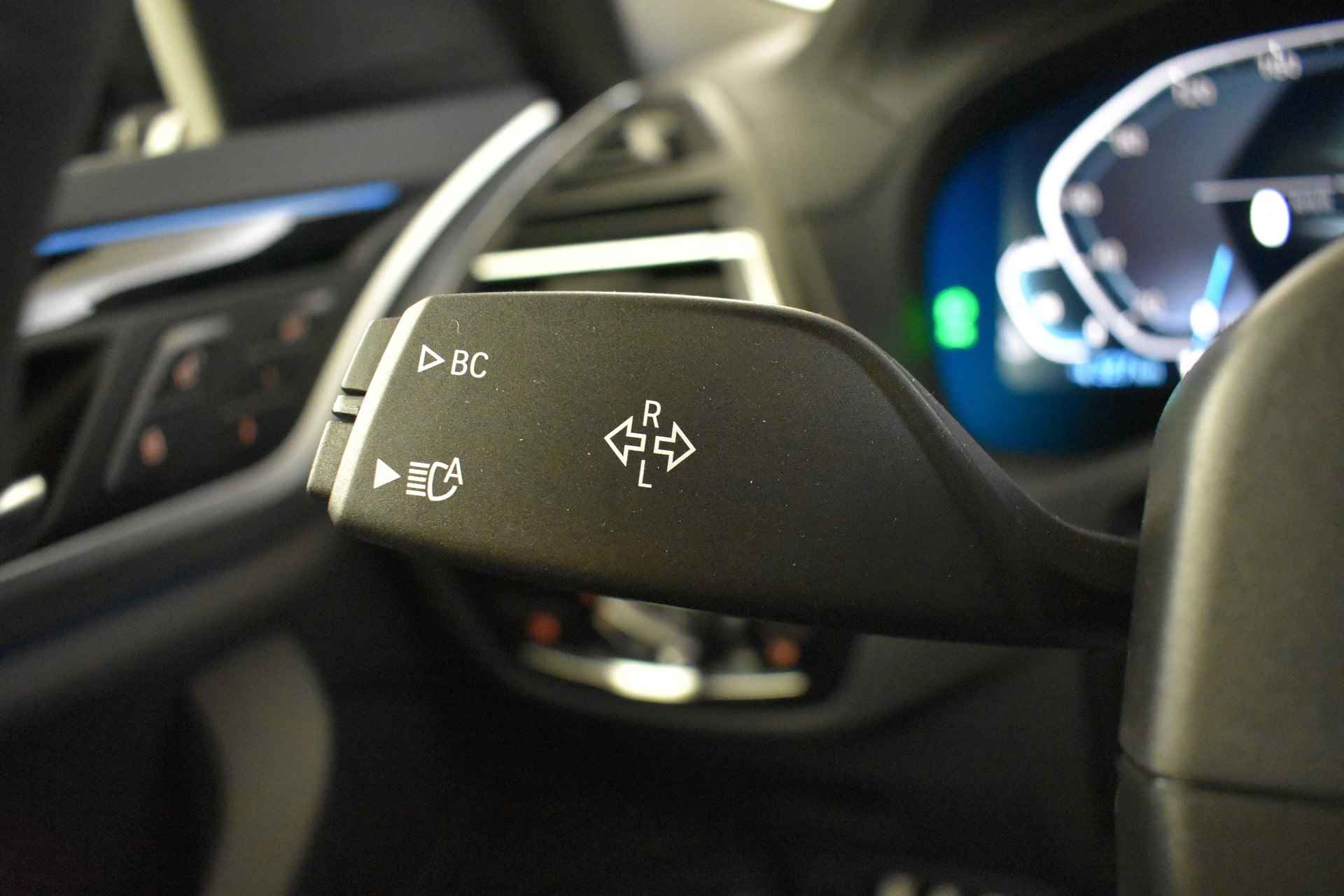 BMW iX3 Executive 74 kWh / Adaptief onderstel / Adaptieve LED / Sportstoelen / Driving Assistant Professional / Live Cockpit Professional / Parking Assistant - 36/52