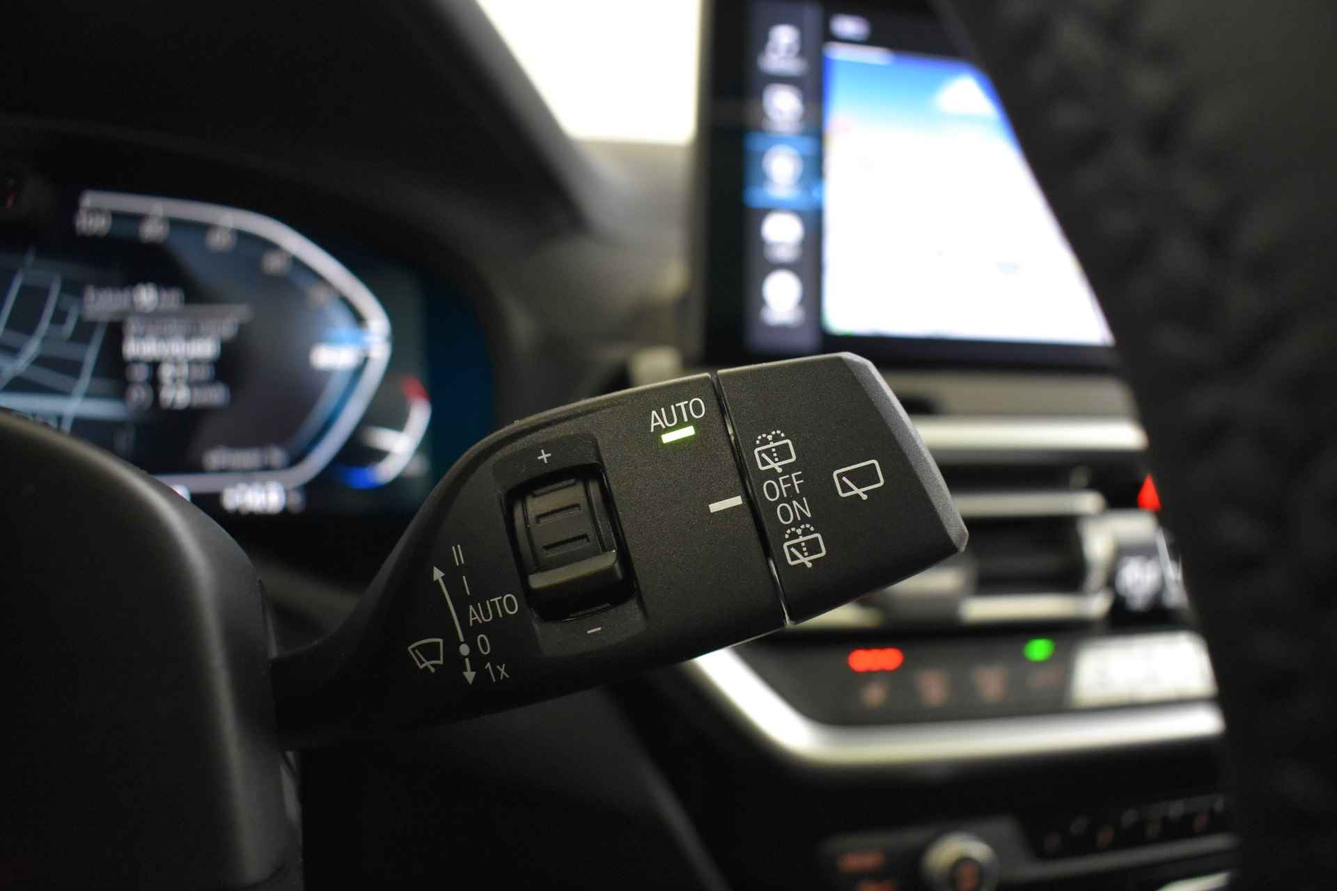 BMW iX3 Executive 74 kWh / Adaptief onderstel / Adaptieve LED / Sportstoelen / Driving Assistant Professional / Live Cockpit Professional / Parking Assistant - 37/52