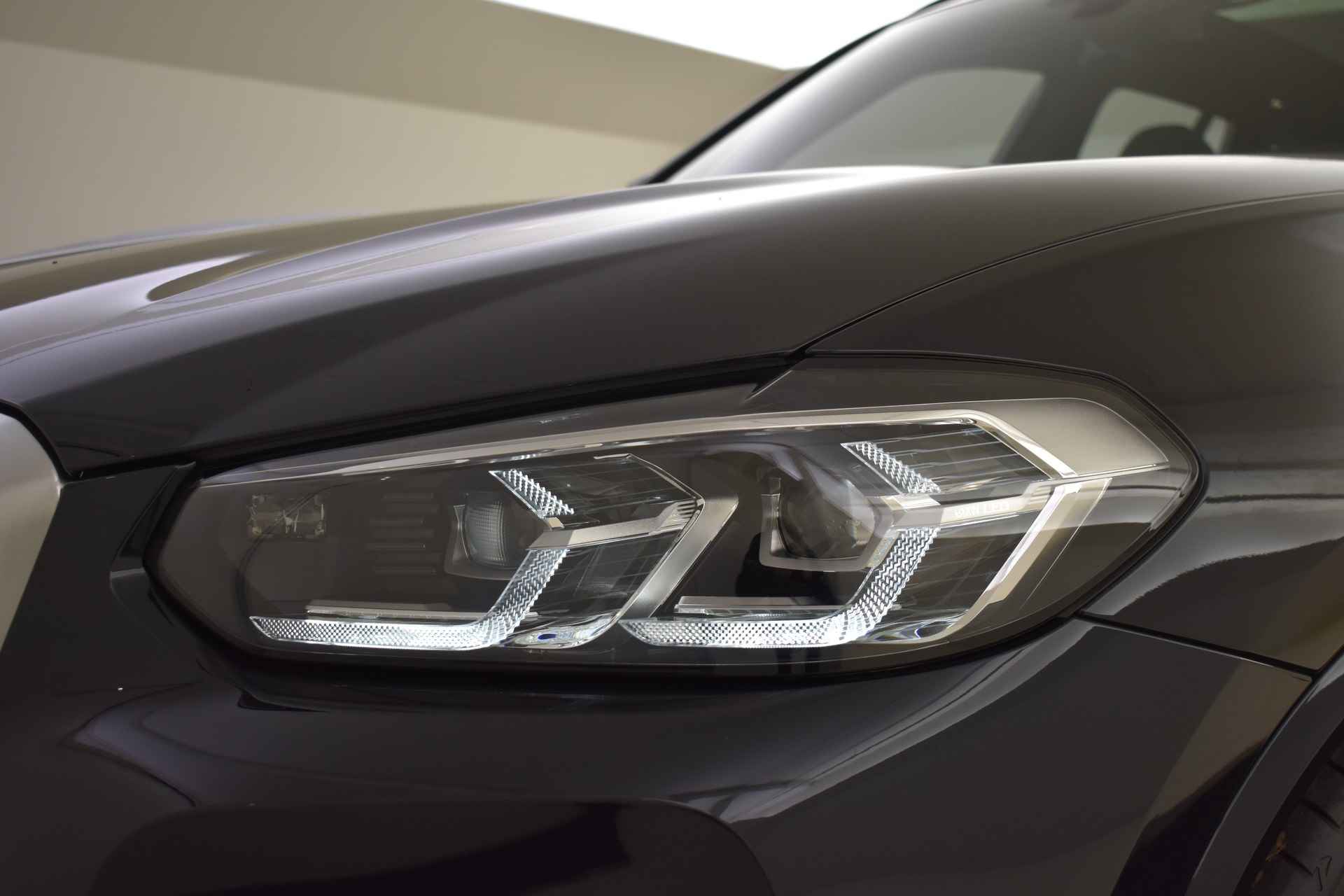 BMW iX3 Executive 74 kWh / Adaptief onderstel / Adaptieve LED / Sportstoelen / Driving Assistant Professional / Live Cockpit Professional / Parking Assistant - 49/52