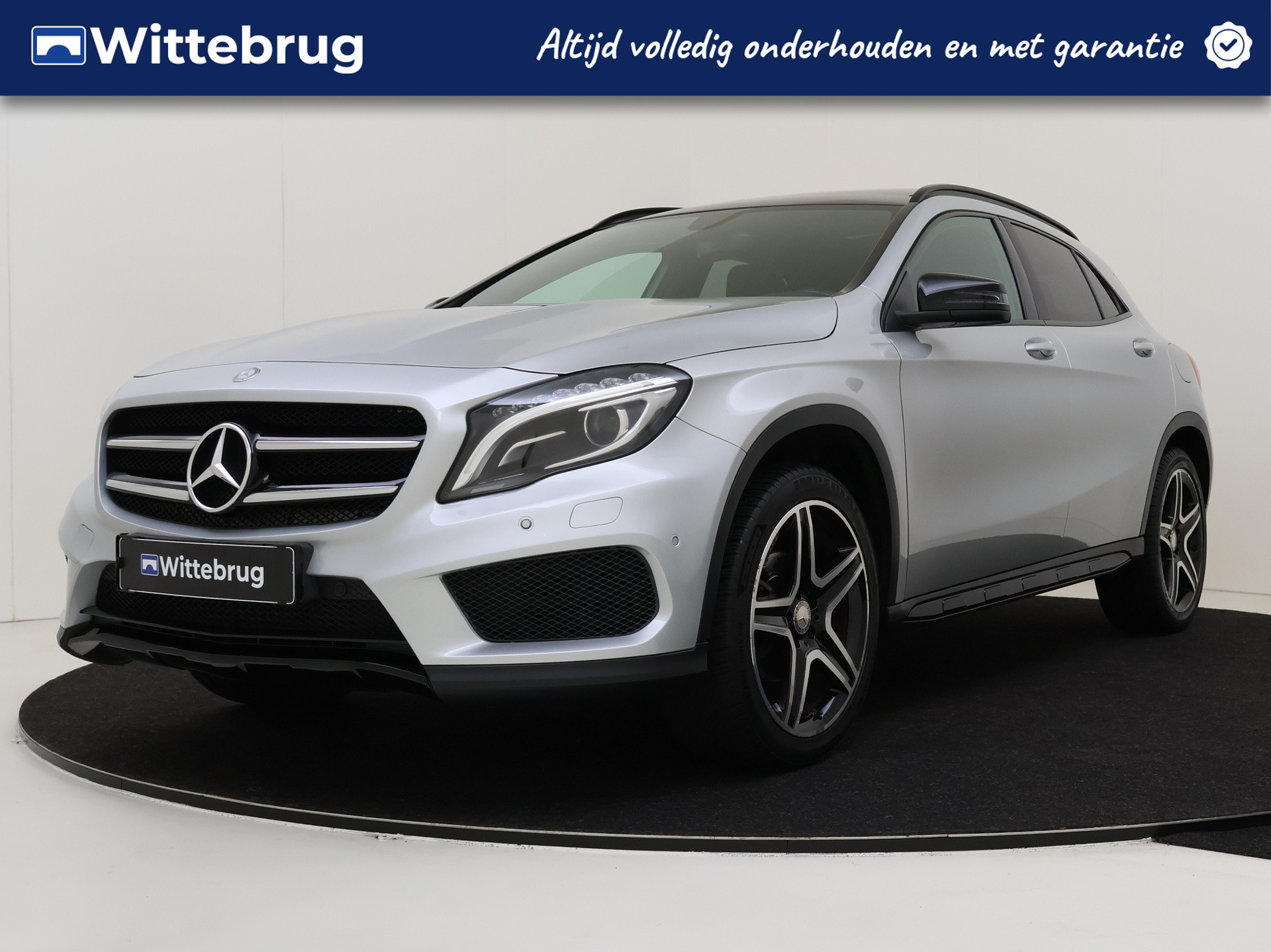 Mercedes-Benz GLA 200 Ambition Automaat | AGM Styling | Panorama dak | Navigatie bij viaBOVAG.nl