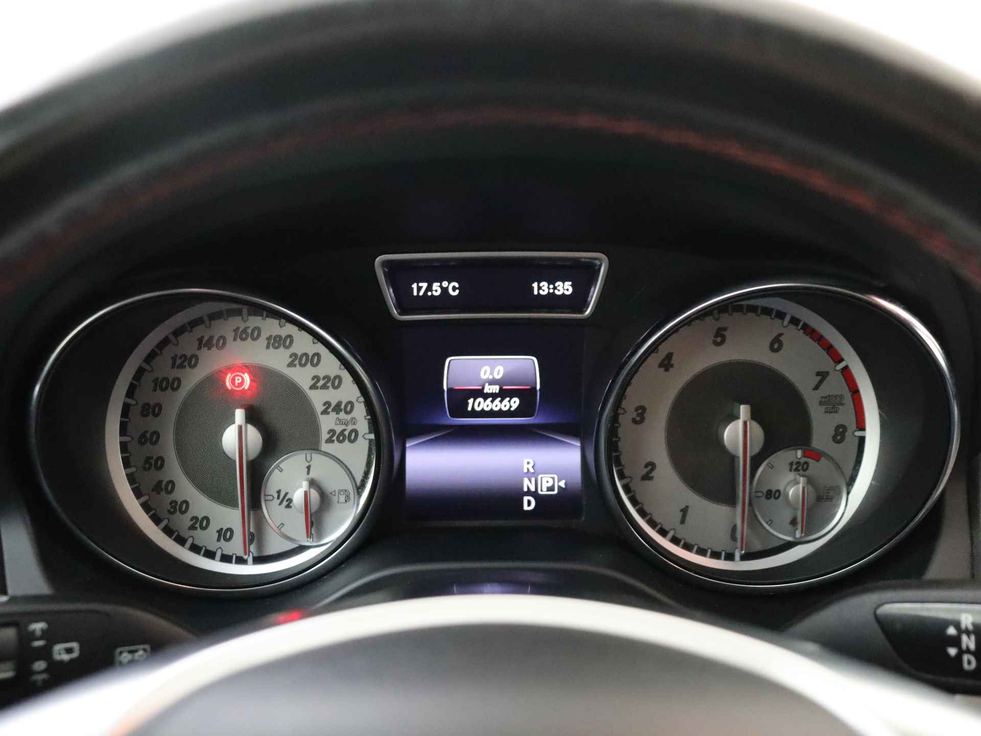 Mercedes-Benz GLA 200 Ambition Automaat | AGM Styling | Panorama dak | Navigatie - 8/31