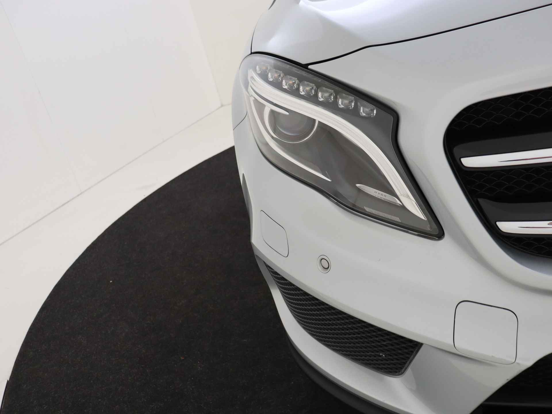 Mercedes-Benz GLA 200 Ambition Automaat | AGM Styling | Panorama dak | Navigatie - 13/31