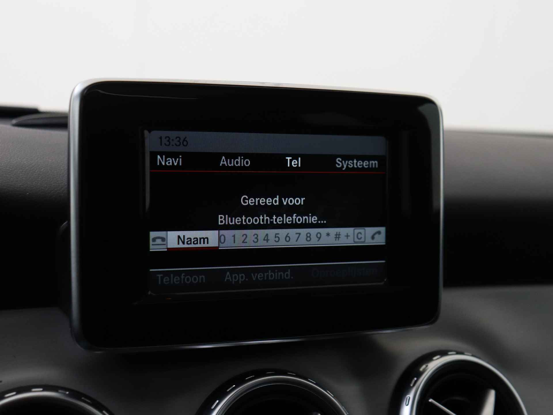 Mercedes-Benz GLA 200 Ambition Automaat | AGM Styling | Panorama dak | Navigatie - 17/31