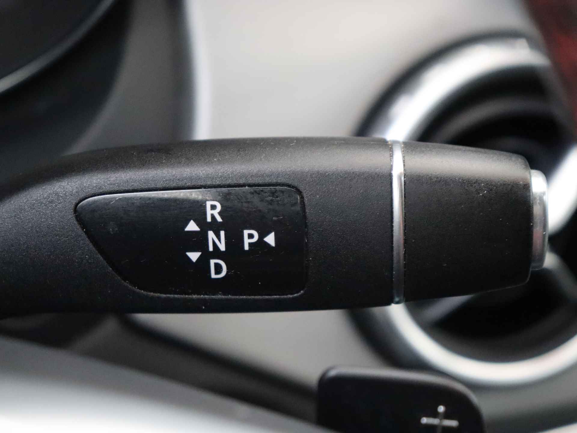 Mercedes-Benz GLA 200 Ambition Automaat | AGM Styling | Panorama dak | Navigatie - 20/31