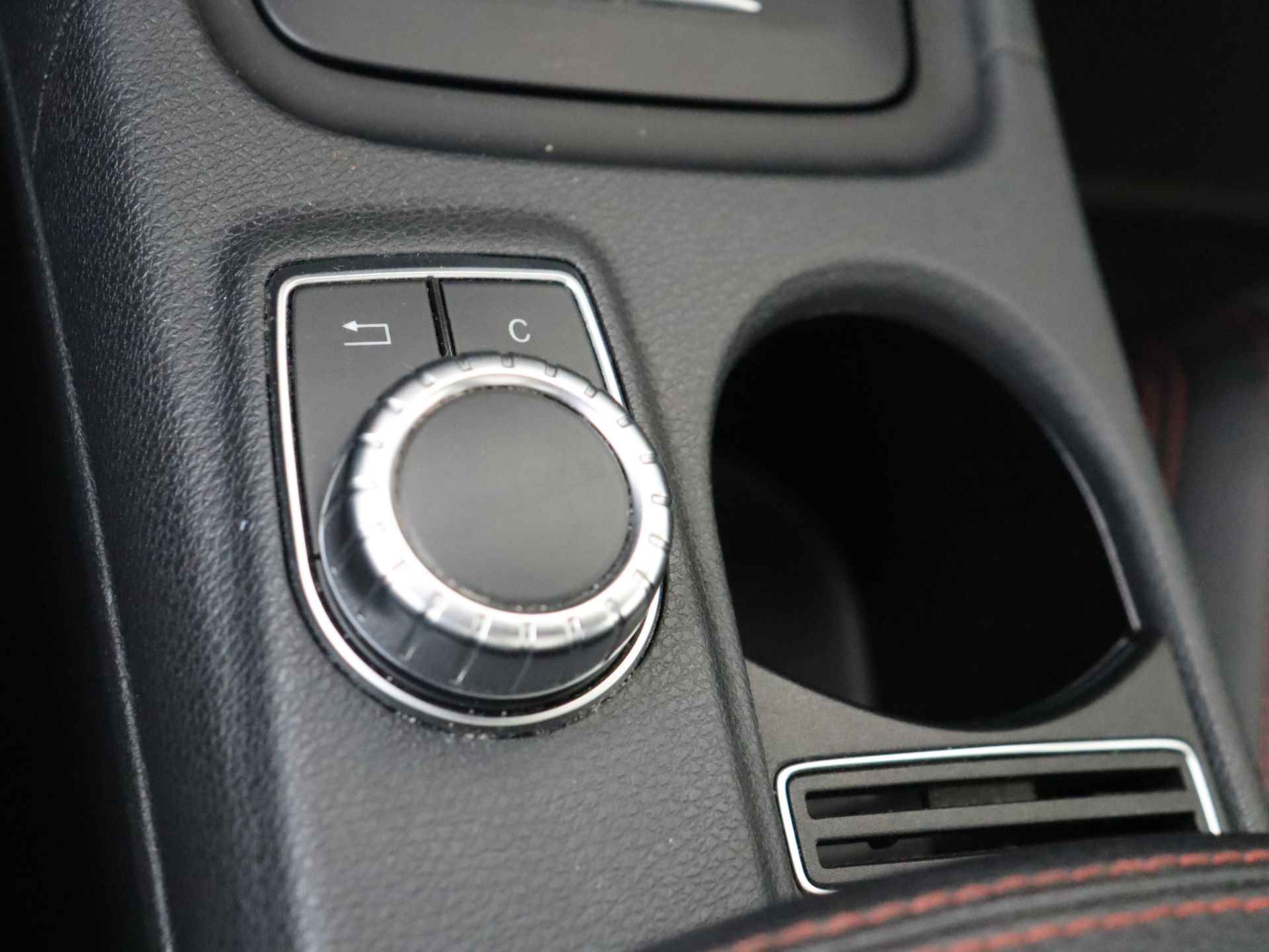 Mercedes-Benz GLA 200 Ambition Automaat | AGM Styling | Panorama dak | Navigatie - 23/31