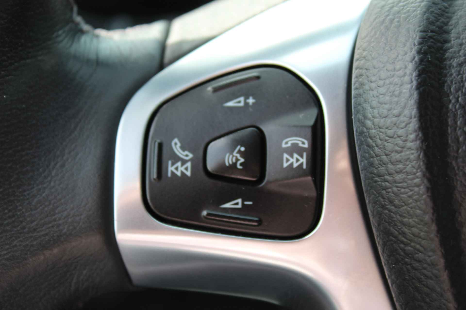 Ford Fiesta 1.0 EcoBoost Titanium X , 125pk Leer , Stoelverwarming , Navigatie , Climate control Cruise control , LED dagrijverlichting , Ect. - 13/49