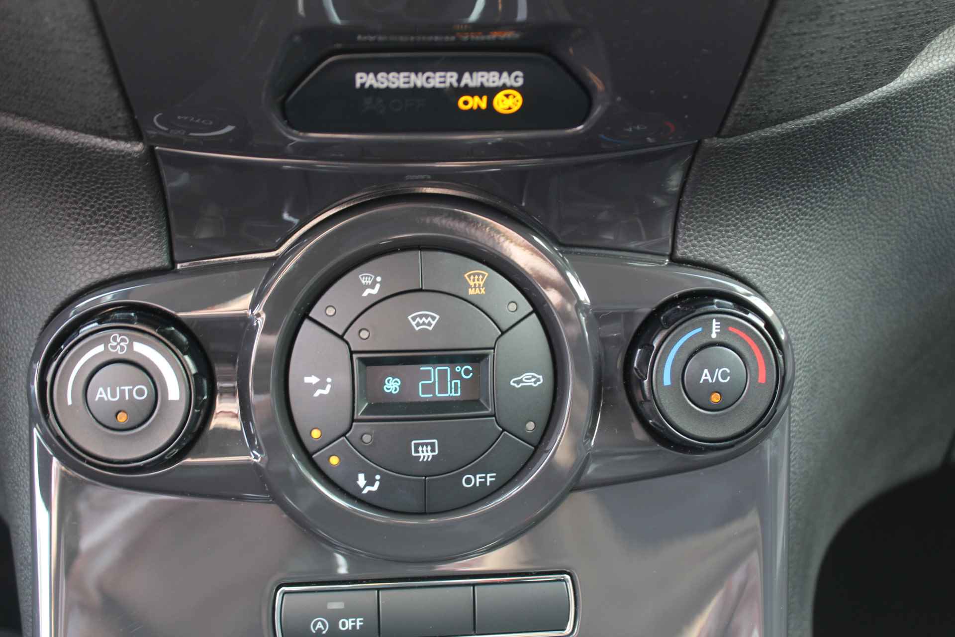 Ford Fiesta 1.0 EcoBoost Titanium X , 125pk Leer , Stoelverwarming , Navigatie , Climate control Cruise control , LED dagrijverlichting , Ect. - 22/49
