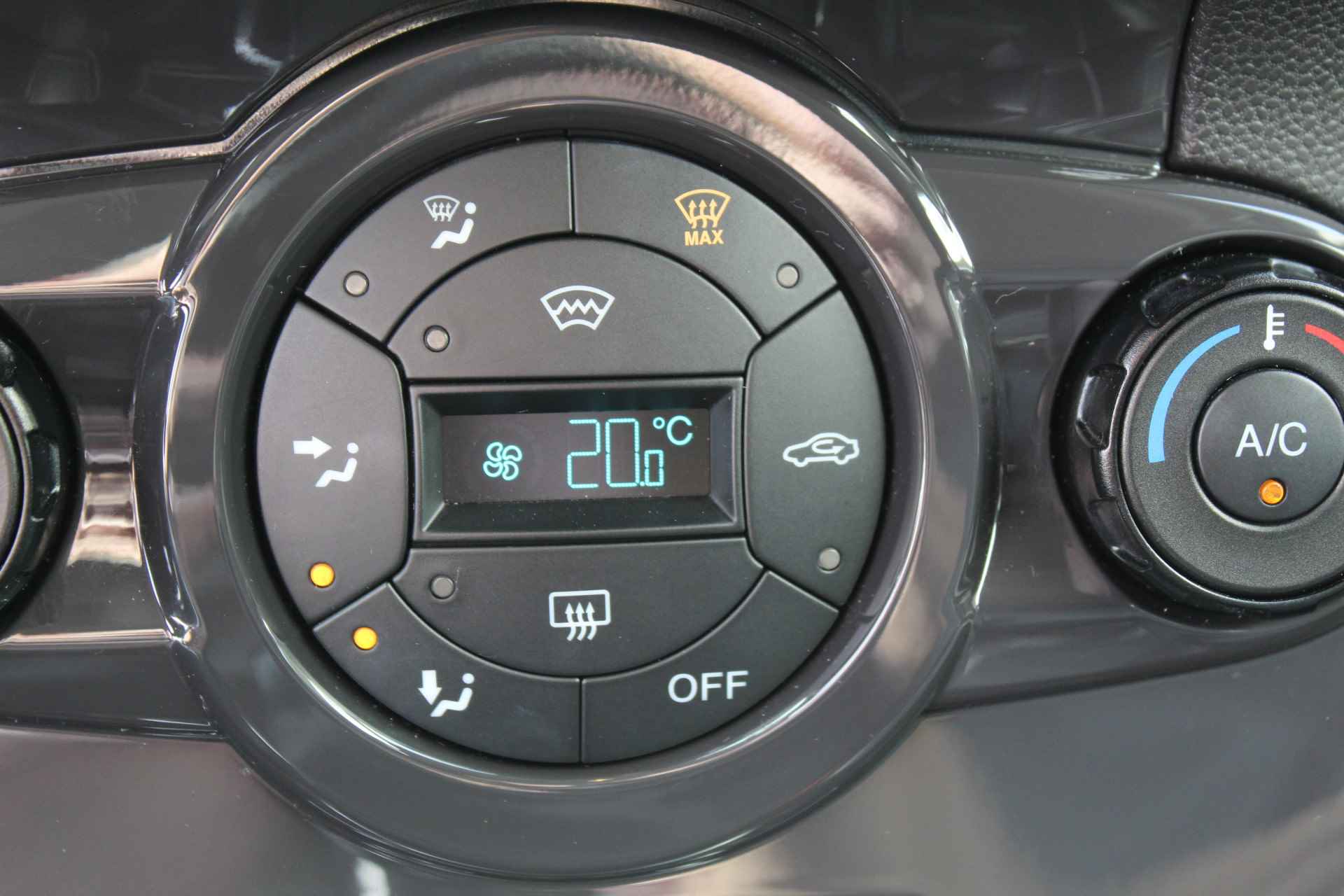 Ford Fiesta 1.0 EcoBoost Titanium X , 125pk Leer , Stoelverwarming , Navigatie , Climate control Cruise control , LED dagrijverlichting , Ect. - 23/49