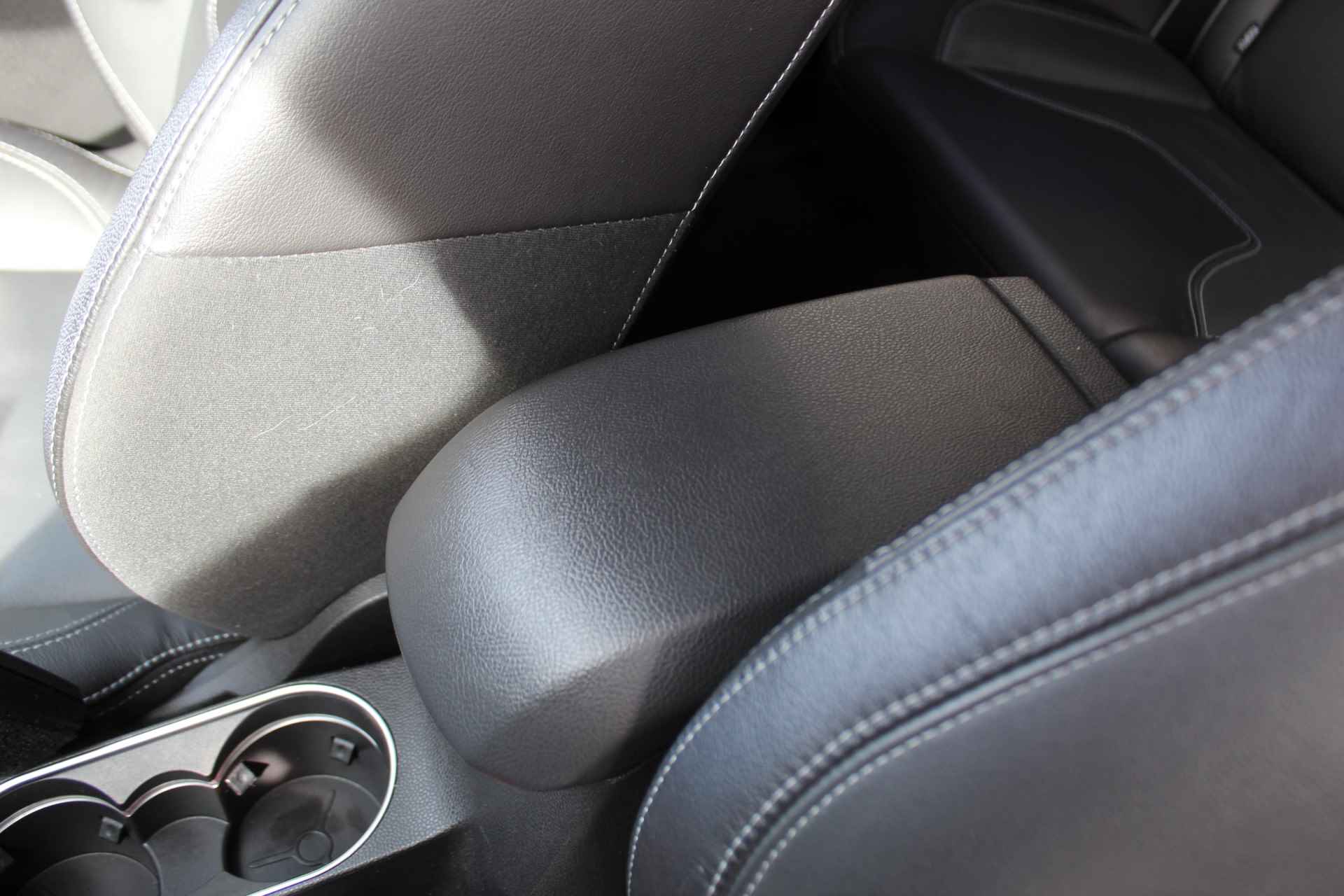 Ford Fiesta 1.0 EcoBoost Titanium X , 125pk Leer , Stoelverwarming , Navigatie , Climate control Cruise control , LED dagrijverlichting , Ect. - 29/49