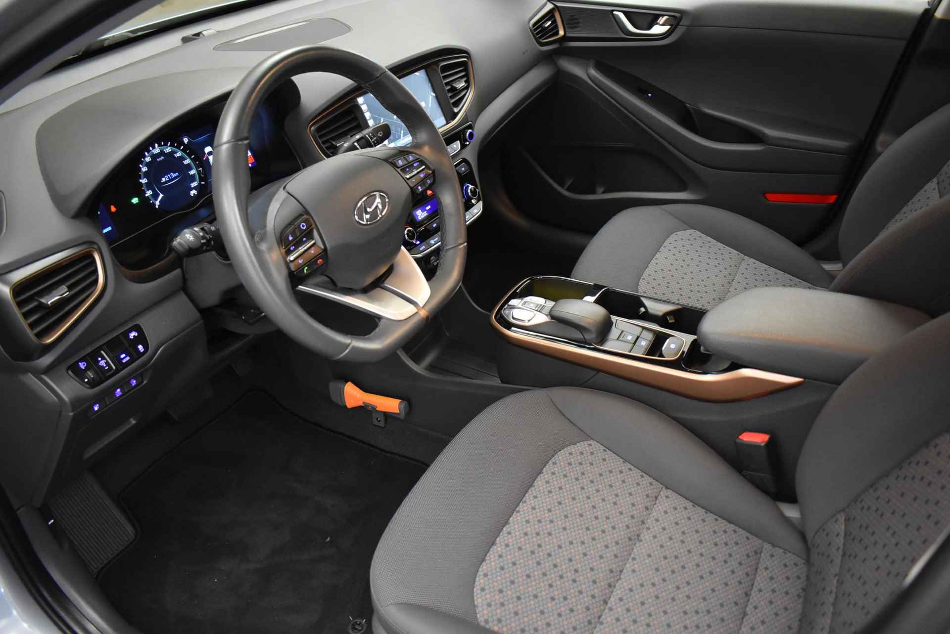 Hyundai IONIQ Comfort EV - 2.000 EURO SUBSIDIE! - 100% ELEKTRISCH - NOG LOPENDE GARANTIE OP ACCUPACK - ORIGINEEL NEDERLANDSE AUTO - ALL-SEASON BANDEN - 5/44