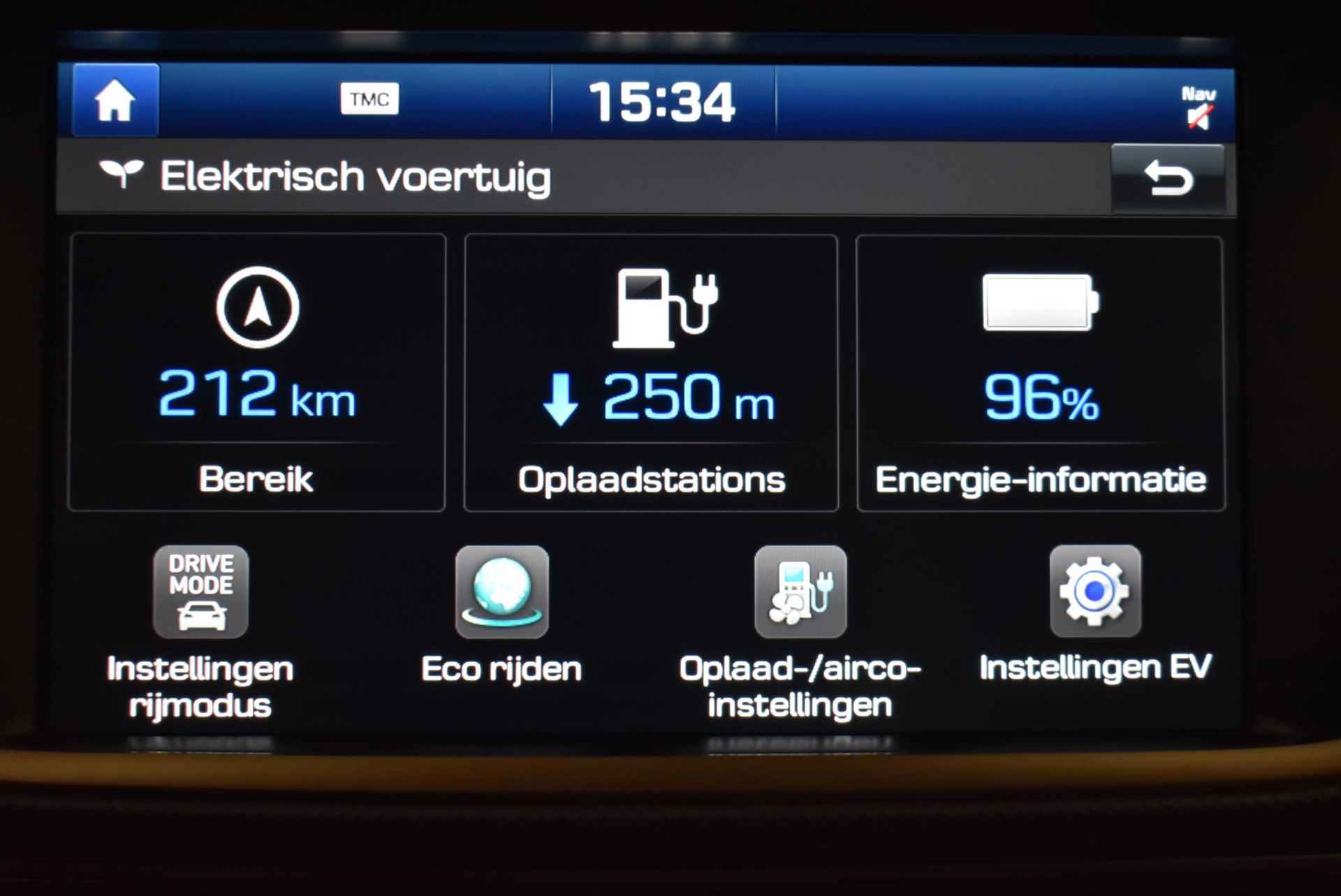 Hyundai IONIQ Comfort EV - 2.000 EURO SUBSIDIE! - 100% ELEKTRISCH - NOG LOPENDE GARANTIE OP ACCUPACK - ORIGINEEL NEDERLANDSE AUTO - ALL-SEASON BANDEN - 33/44