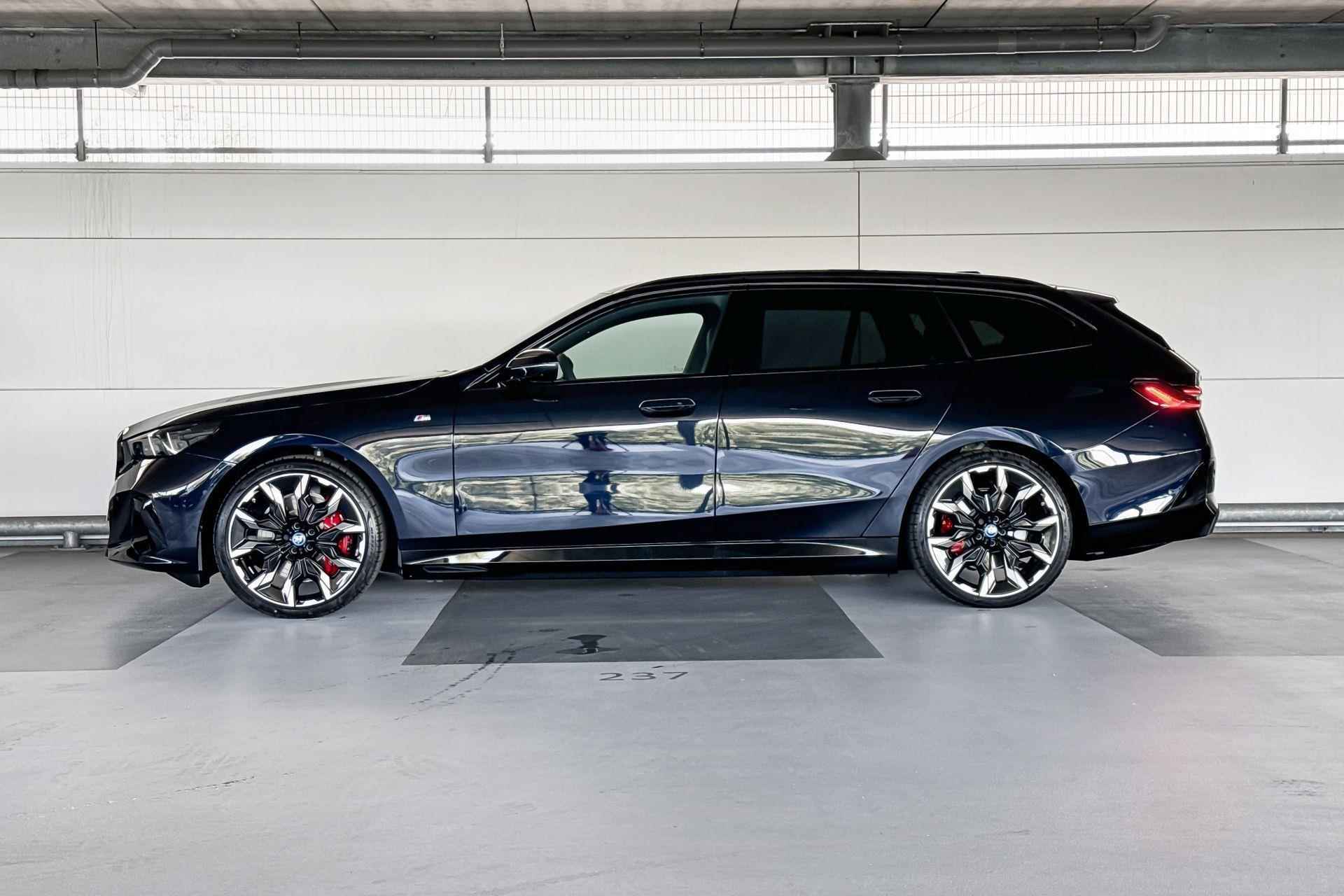 BMW i5 Touring eDrive40 | M Sport Edition | Innovation Pack | Comfort Pack - 2/25