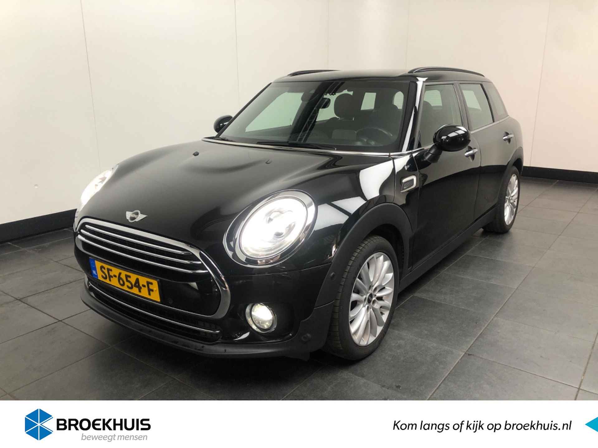 MINI Clubman 1.5 Cooper Chili Serious Business | Dealer Onderhouden! | Leder | Harman/Kardon | LED | Sportstoelen | Navi | Clima | Camera | S - 1/2