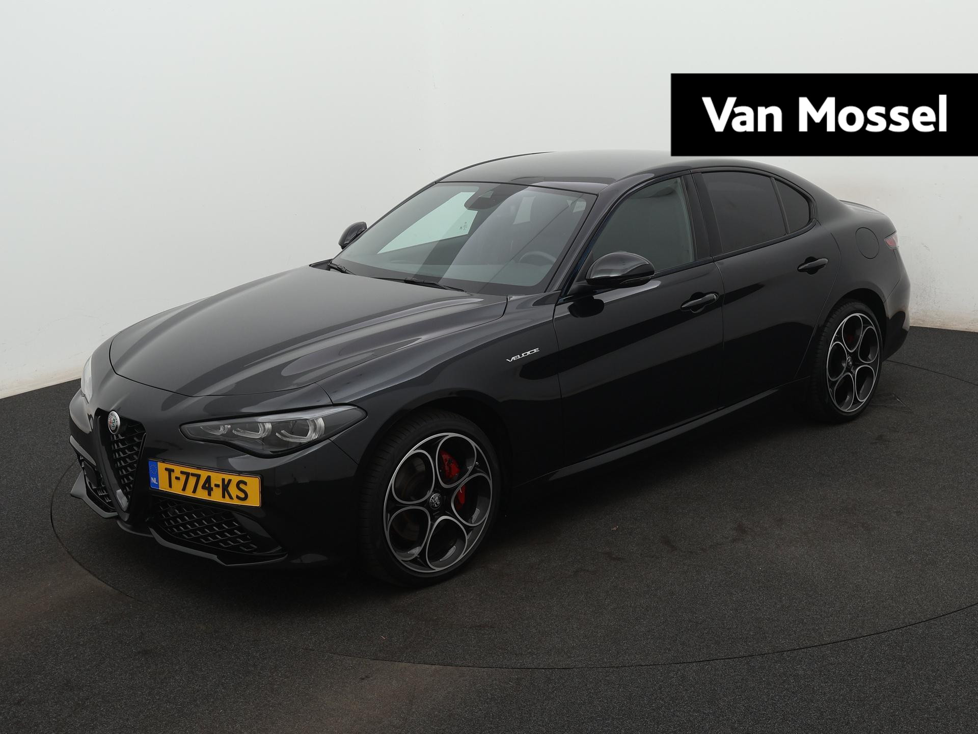 Alfa Romeo Giulia 2.0 T GME AWD Veloce 280pk AWD Q4 | Leer | Navigatie | Parkeersensoren | Camera | LMV 19" | Stoel + Stuurverwarming |