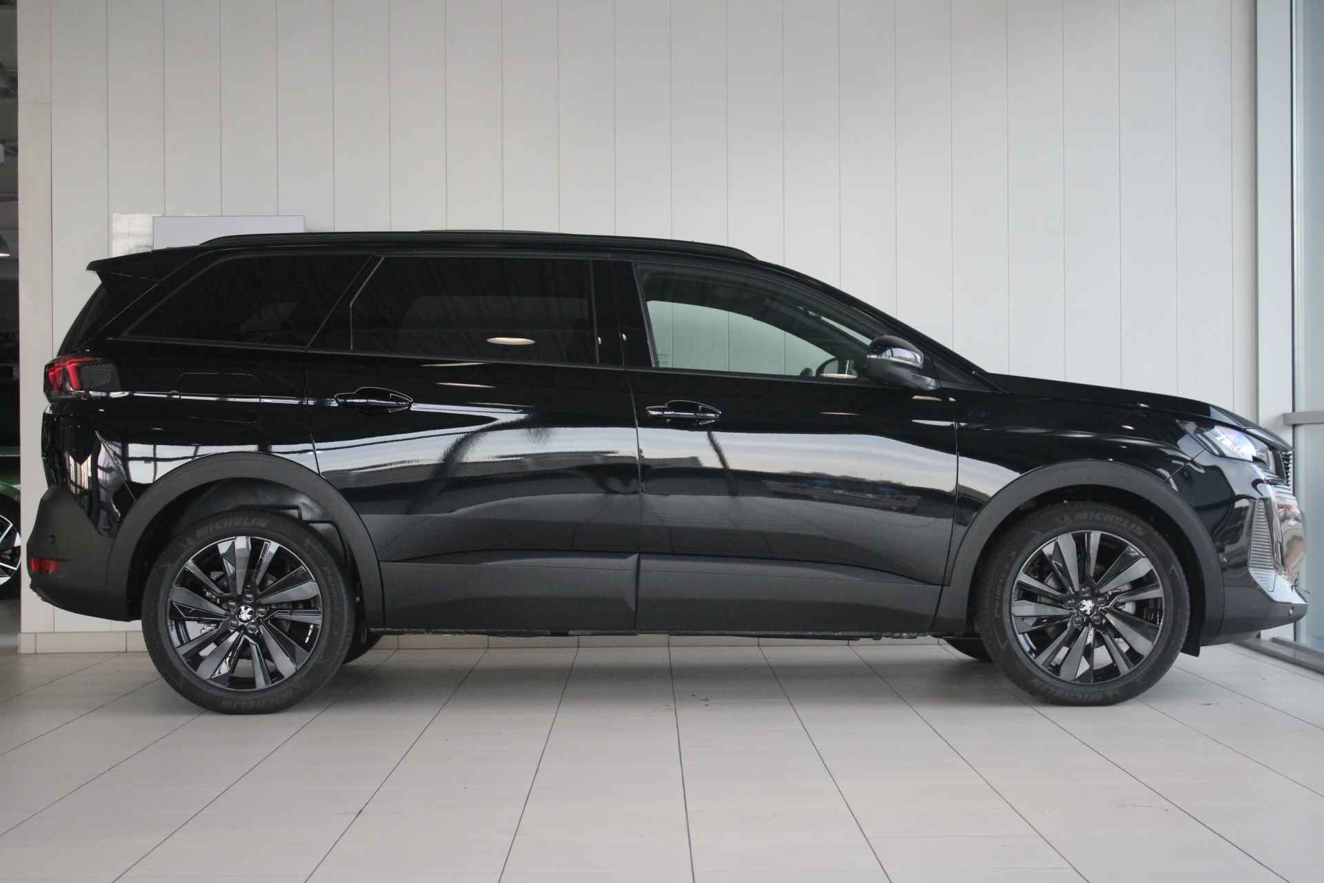 Peugeot 5008 1.2 Turbo 130-PK GT BLACK PACK VOORRAAD ACTIE AUTO | LUXE UITVOERING | NAVI | ELEKTRISCHE KLEP | KEYLESS | FOCAL | SCHUIF/KANTEL DAK | 7 PERSOONS - 5/34