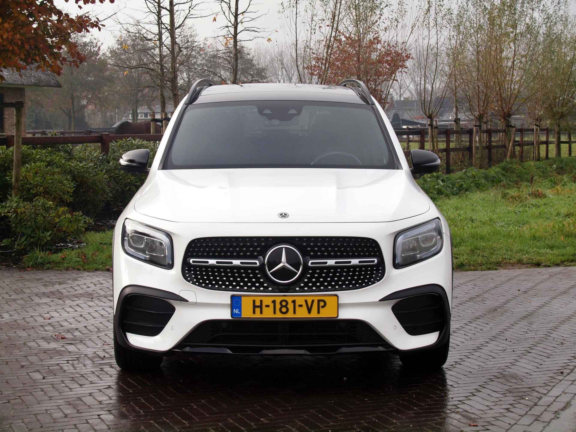 Mercedes-Benz GLB 250 4MATIC Premium | Apple Carplay | Camera | Panoramadak | Navi | Cruise Control | - 9/49