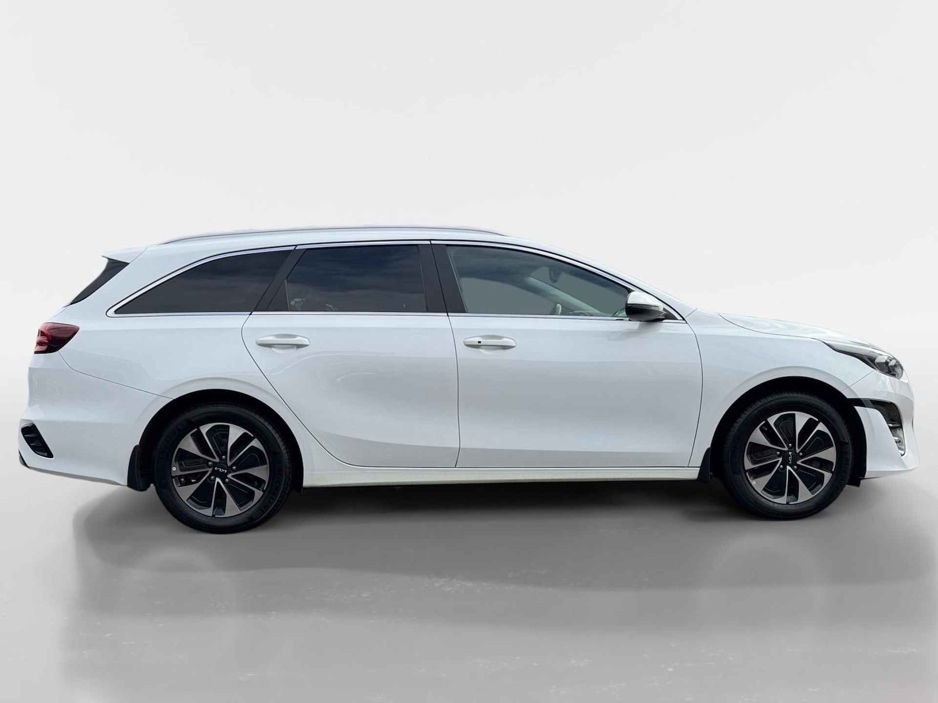 Kia Ceed Sportswagon 1.6 GDI PHEV DynamicPlusLine Stoel verwarming + stuur verwarming | Opslagmogelijkheid | Navigatie | Slimme achterklep |Achterbank in dele neerklapbaar - 5/20