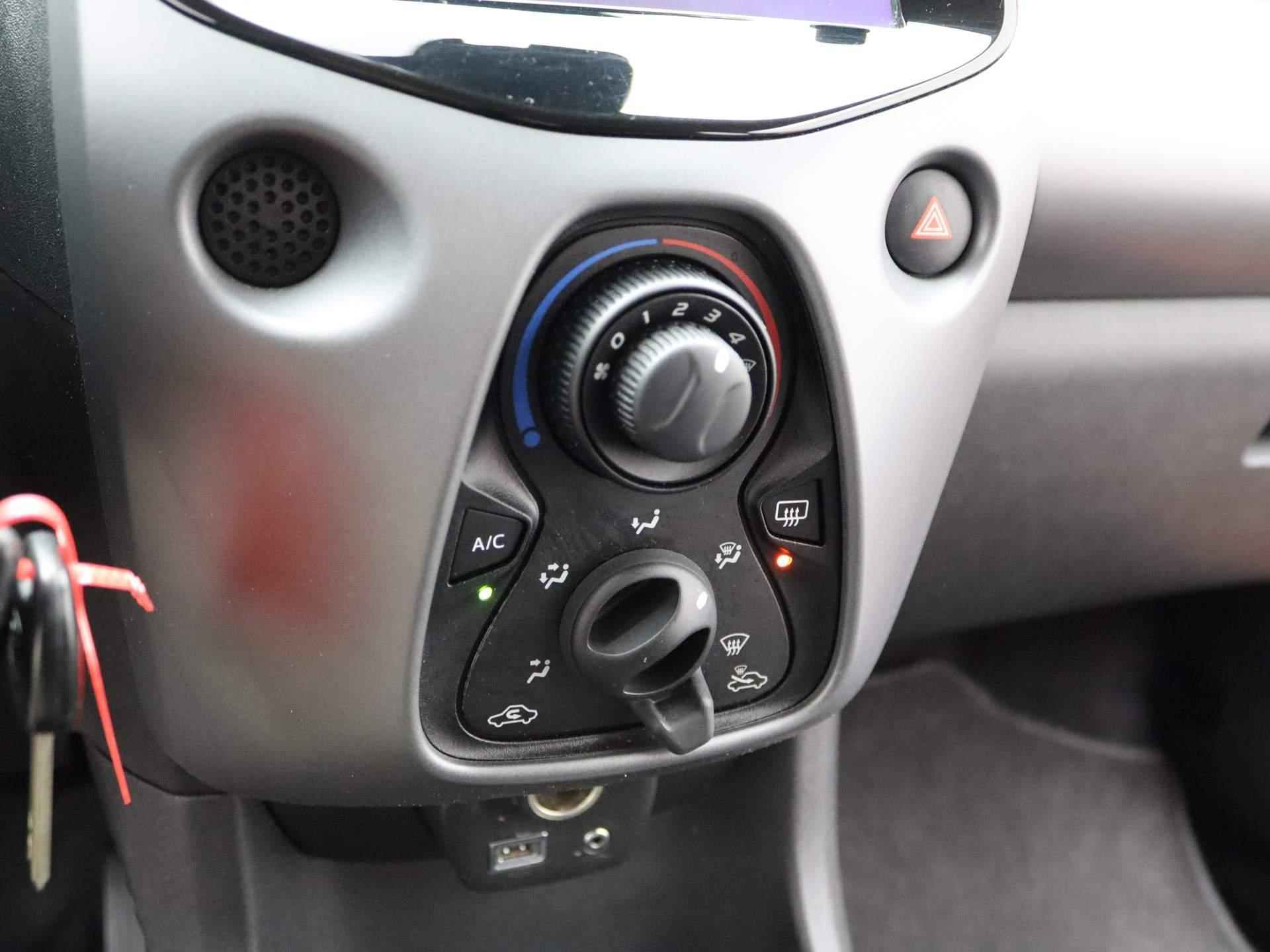 Toyota Aygo 1.0 VVT-i x-play | Parkeercamera | Apple Carplay/Android Auto | Airco | - 22/42