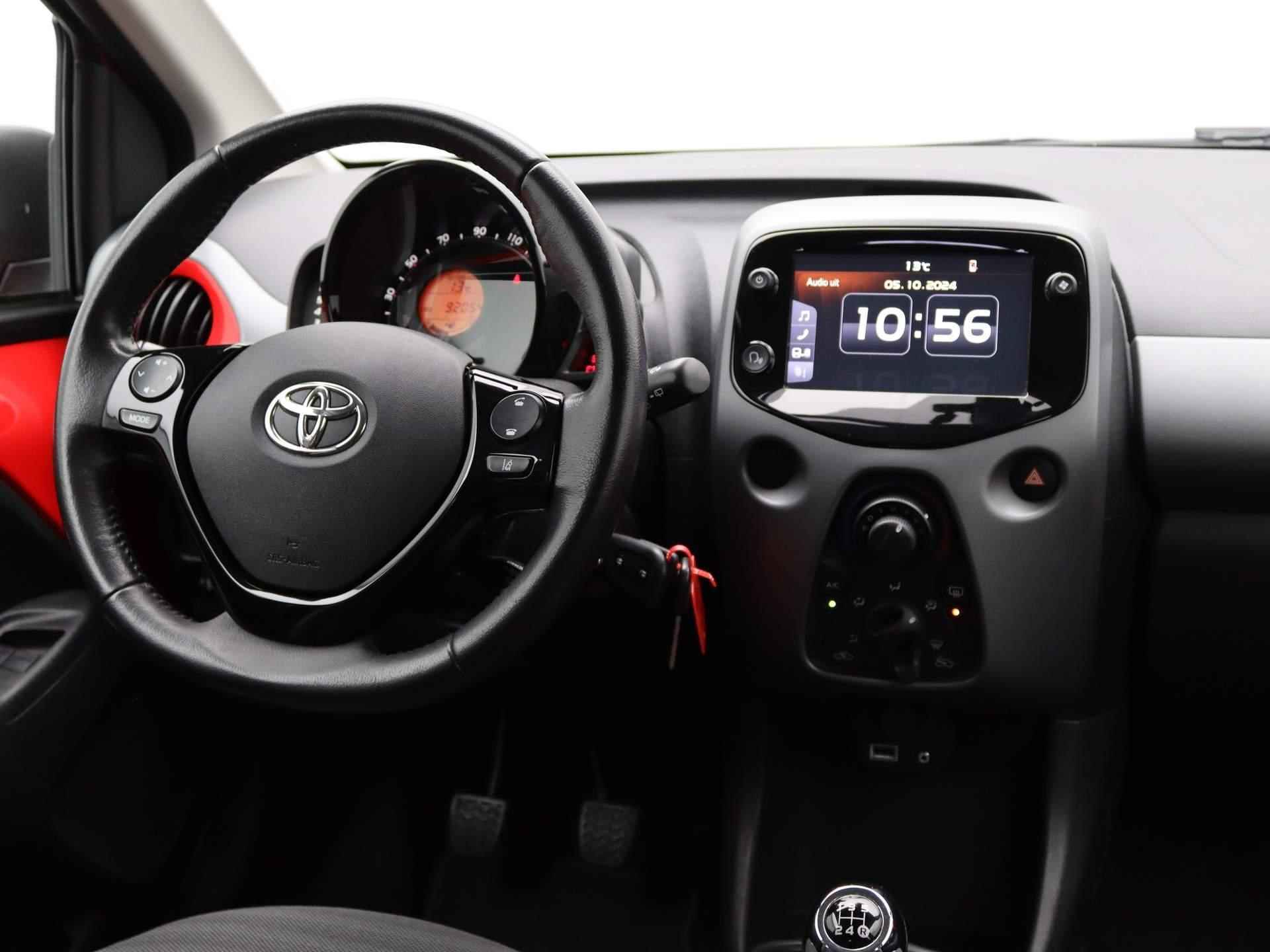 Toyota Aygo 1.0 VVT-i x-play | Parkeercamera | Apple Carplay/Android Auto | Airco | - 28/42