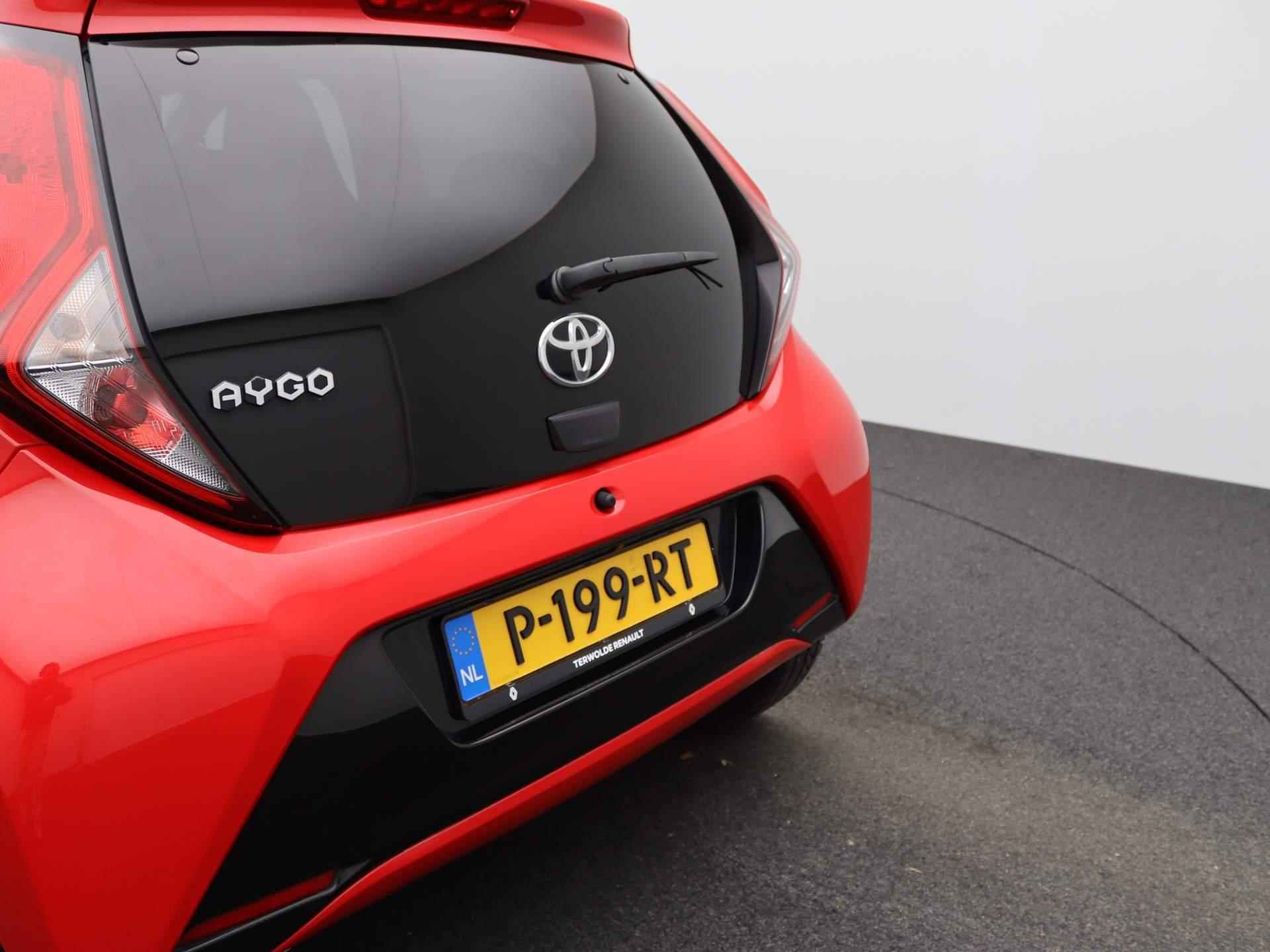 Toyota Aygo 1.0 VVT-i x-play | Parkeercamera | Apple Carplay/Android Auto | Airco | - 34/42