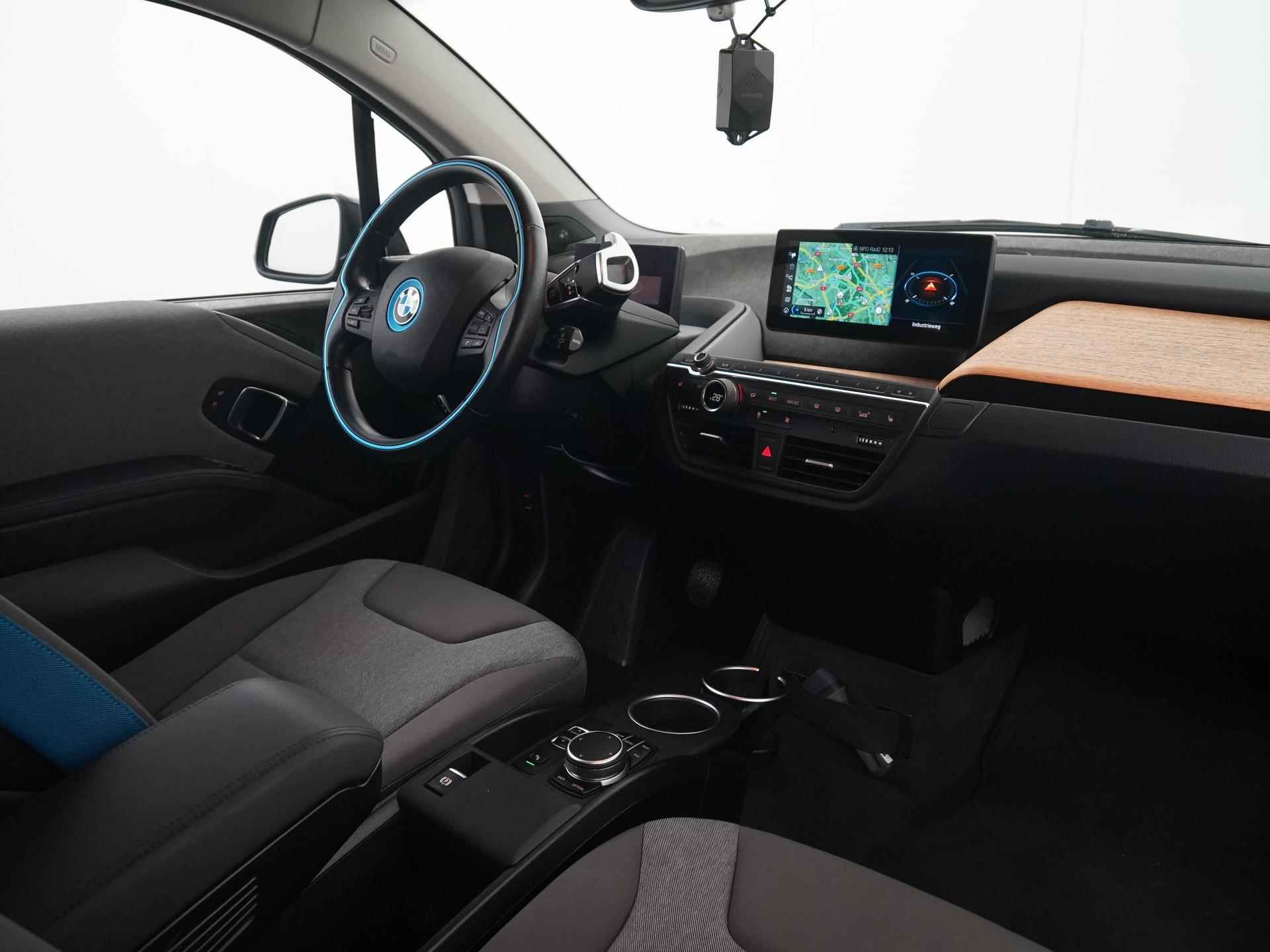 BMW i3 Dark Shadow 120Ah 42 kWh | Camera | Navigatie | Warmtepomp | 20" | Zondag Open! - 2/35