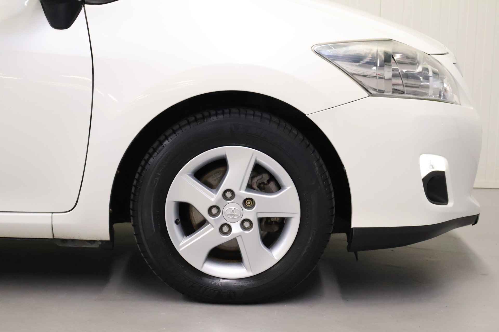 Toyota Auris 1.8 Full Hybrid Aspiration - 10/29