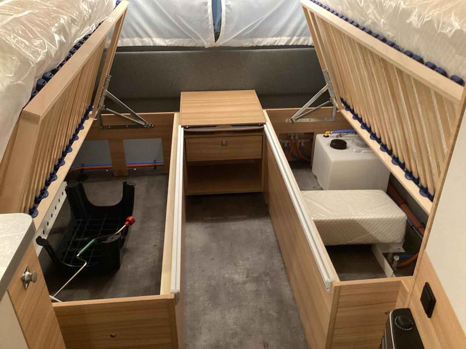 Dethleffs Camper Avantgarde 510 LE enkele bedden - 8/25