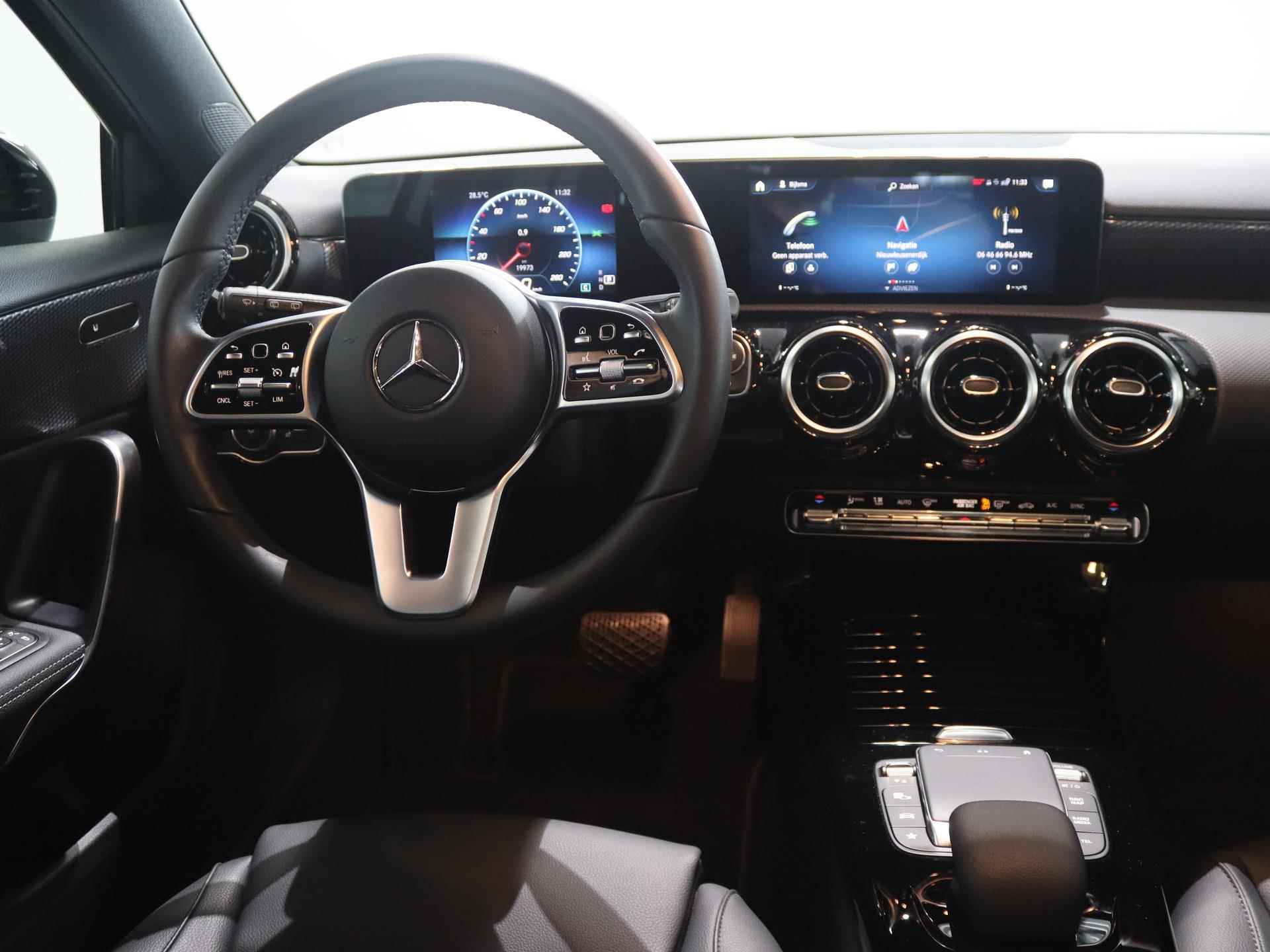 Mercedes-Benz A-klasse 180 Luxury Line | Panoramadak | Nightpakket | achteruitrijcamera | High Performance Led | Stoelverwarming - 11/23