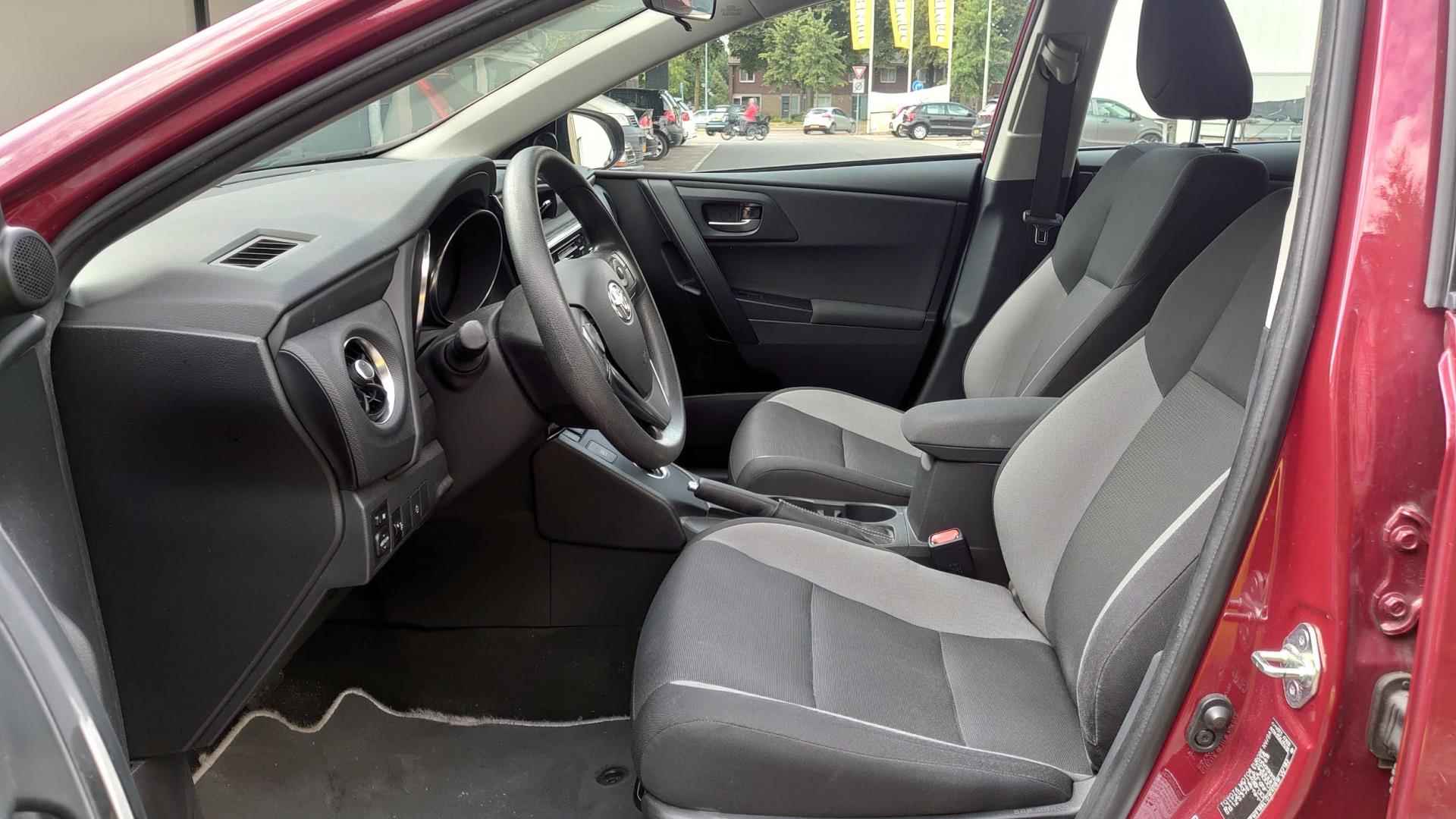 Toyota Auris 1.8 Hybrid Active Touring Sports|Navigatiesysteem|Lm-velgen|Rijstrooksensor|Pre-crash detectie - 7/15