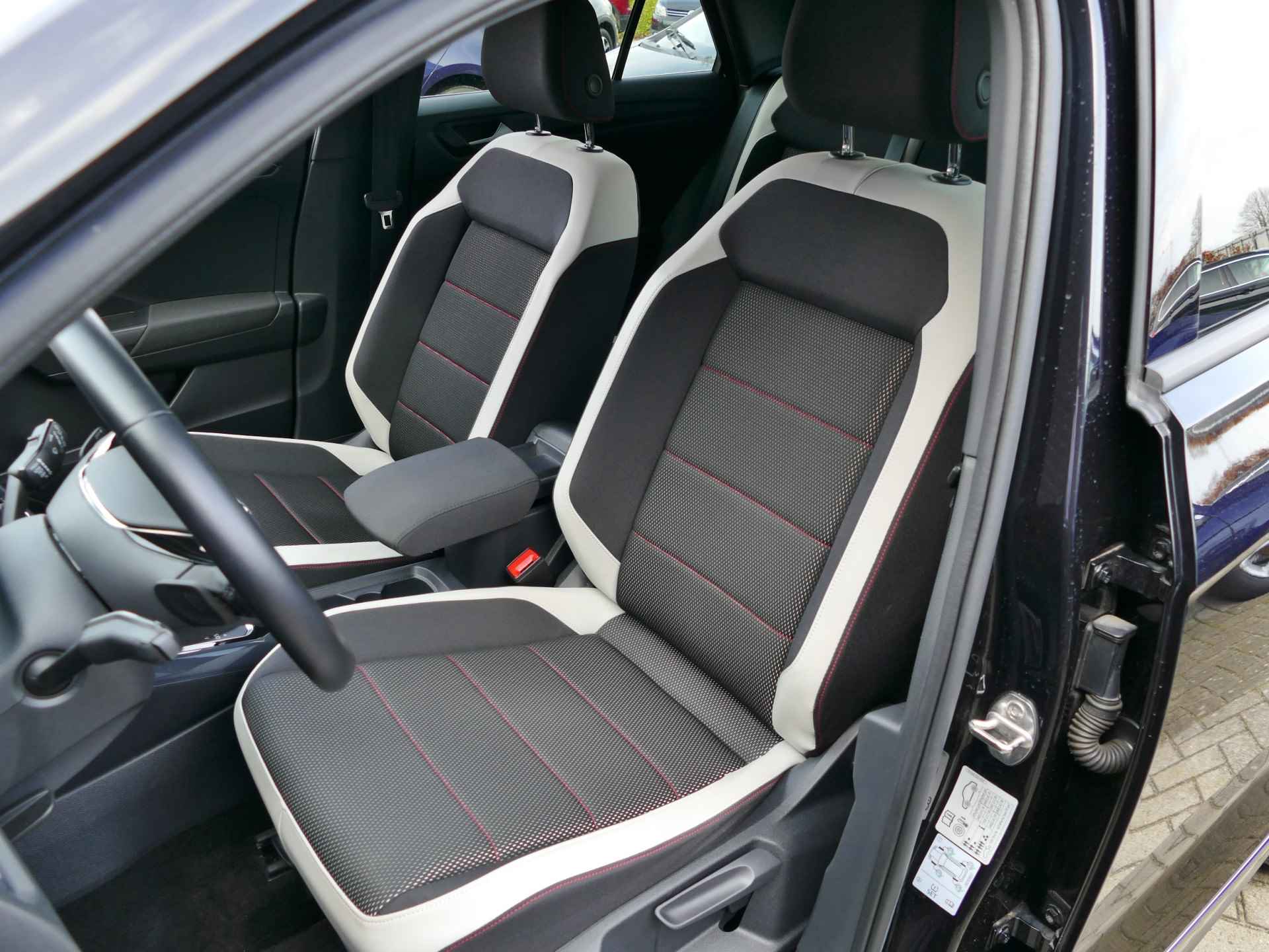 Volkswagen T-Roc 1.5 TSI Sport | Apple CarPlay/Android auto | stoelverwarming | achteruitrijcamera | LED koplampen - 5/54