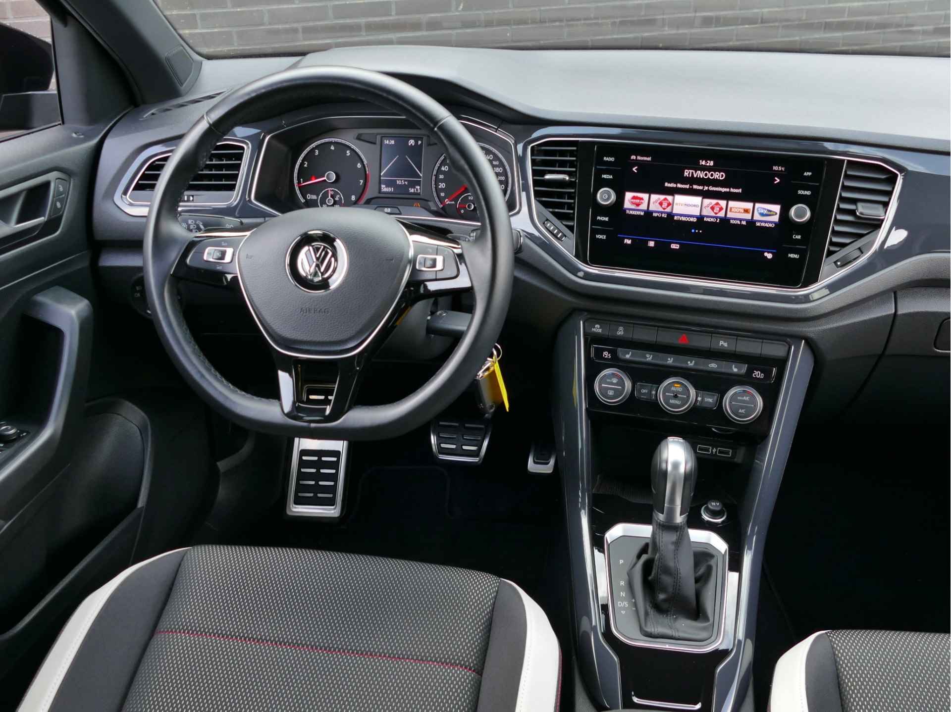 Volkswagen T-Roc 1.5 TSI Sport | Apple CarPlay/Android auto | stoelverwarming | achteruitrijcamera | LED koplampen - 6/54