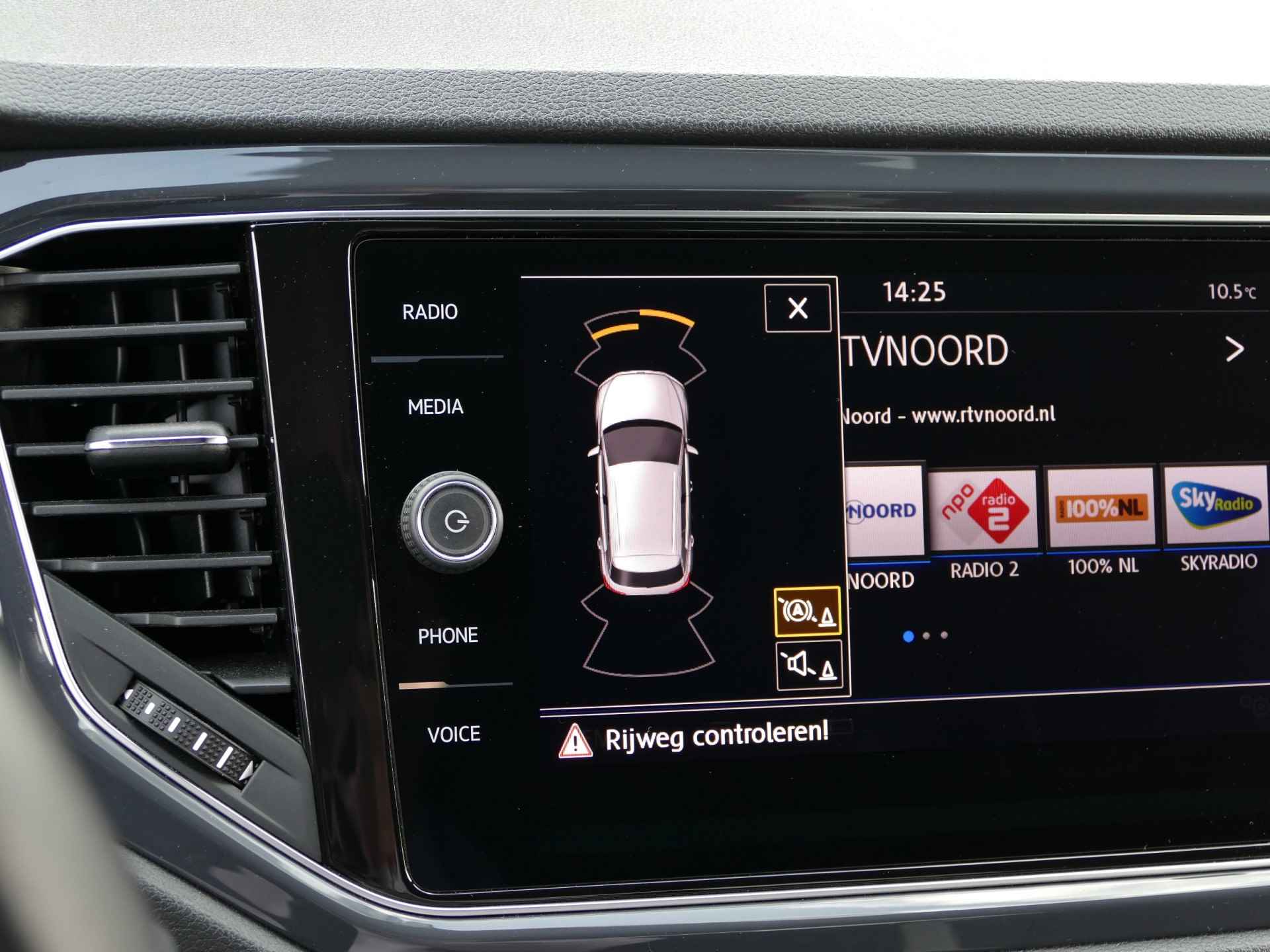 Volkswagen T-Roc 1.5 TSI Sport | Apple CarPlay/Android auto | stoelverwarming | achteruitrijcamera | LED koplampen - 13/54