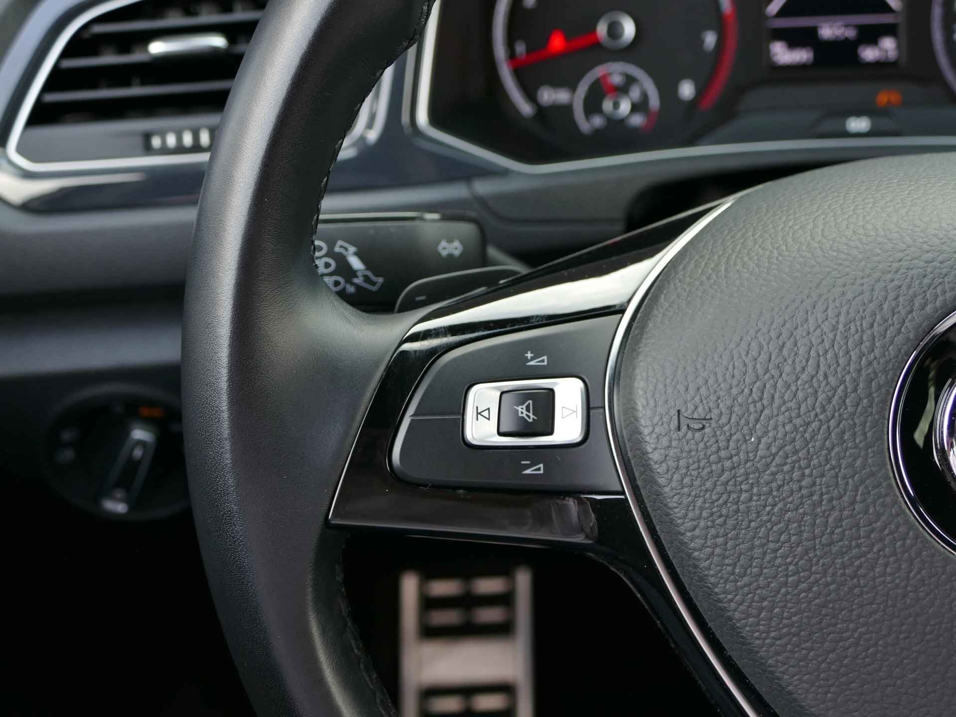 Volkswagen T-Roc 1.5 TSI Sport | Apple CarPlay/Android auto | stoelverwarming | achteruitrijcamera | LED koplampen - 19/54