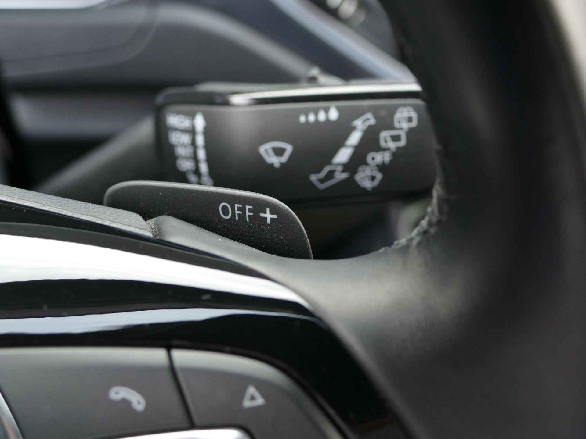 Volkswagen T-Roc 1.5 TSI Sport | Apple CarPlay/Android auto | stoelverwarming | achteruitrijcamera | LED koplampen - 23/54