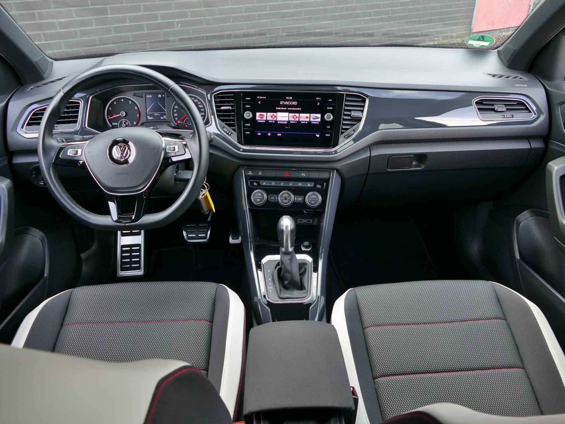 Volkswagen T-Roc 1.5 TSI Sport | Apple CarPlay/Android auto | stoelverwarming | achteruitrijcamera | LED koplampen - 24/54