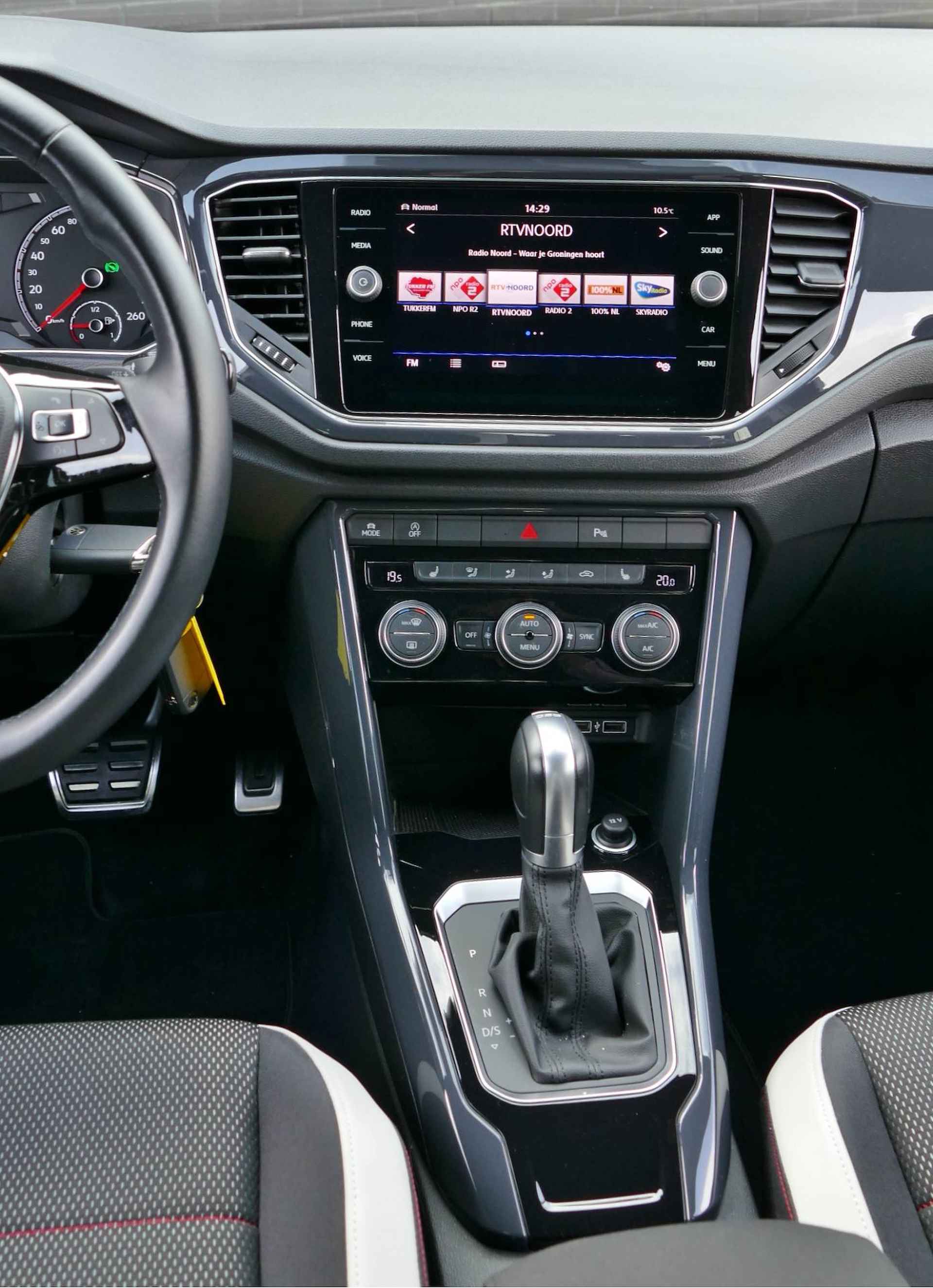 Volkswagen T-Roc 1.5 TSI Sport | Apple CarPlay/Android auto | stoelverwarming | achteruitrijcamera | LED koplampen - 25/54