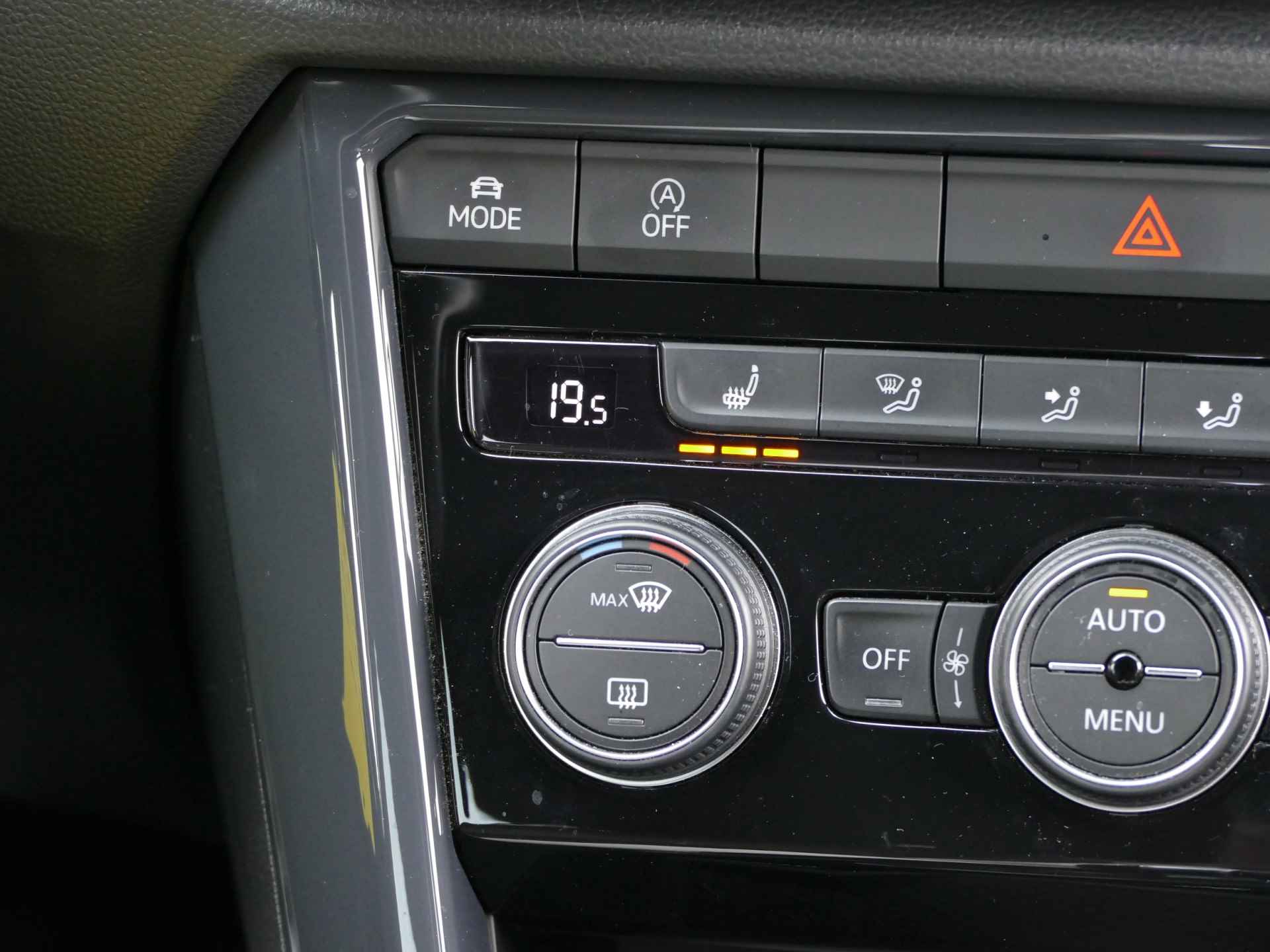 Volkswagen T-Roc 1.5 TSI Sport | Apple CarPlay/Android auto | stoelverwarming | achteruitrijcamera | LED koplampen - 27/54