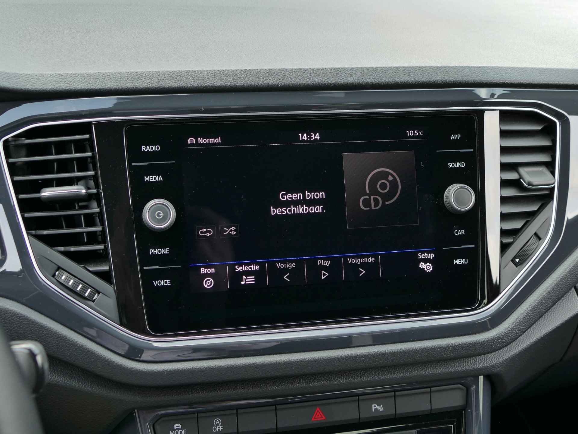 Volkswagen T-Roc 1.5 TSI Sport | Apple CarPlay/Android auto | stoelverwarming | achteruitrijcamera | LED koplampen - 33/54
