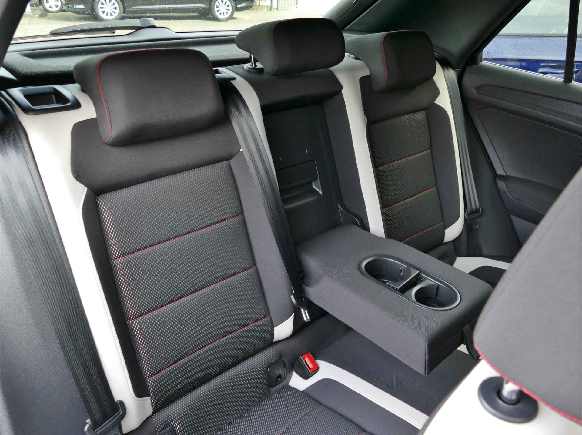 Volkswagen T-Roc 1.5 TSI Sport | Apple CarPlay/Android auto | stoelverwarming | achteruitrijcamera | LED koplampen - 41/54