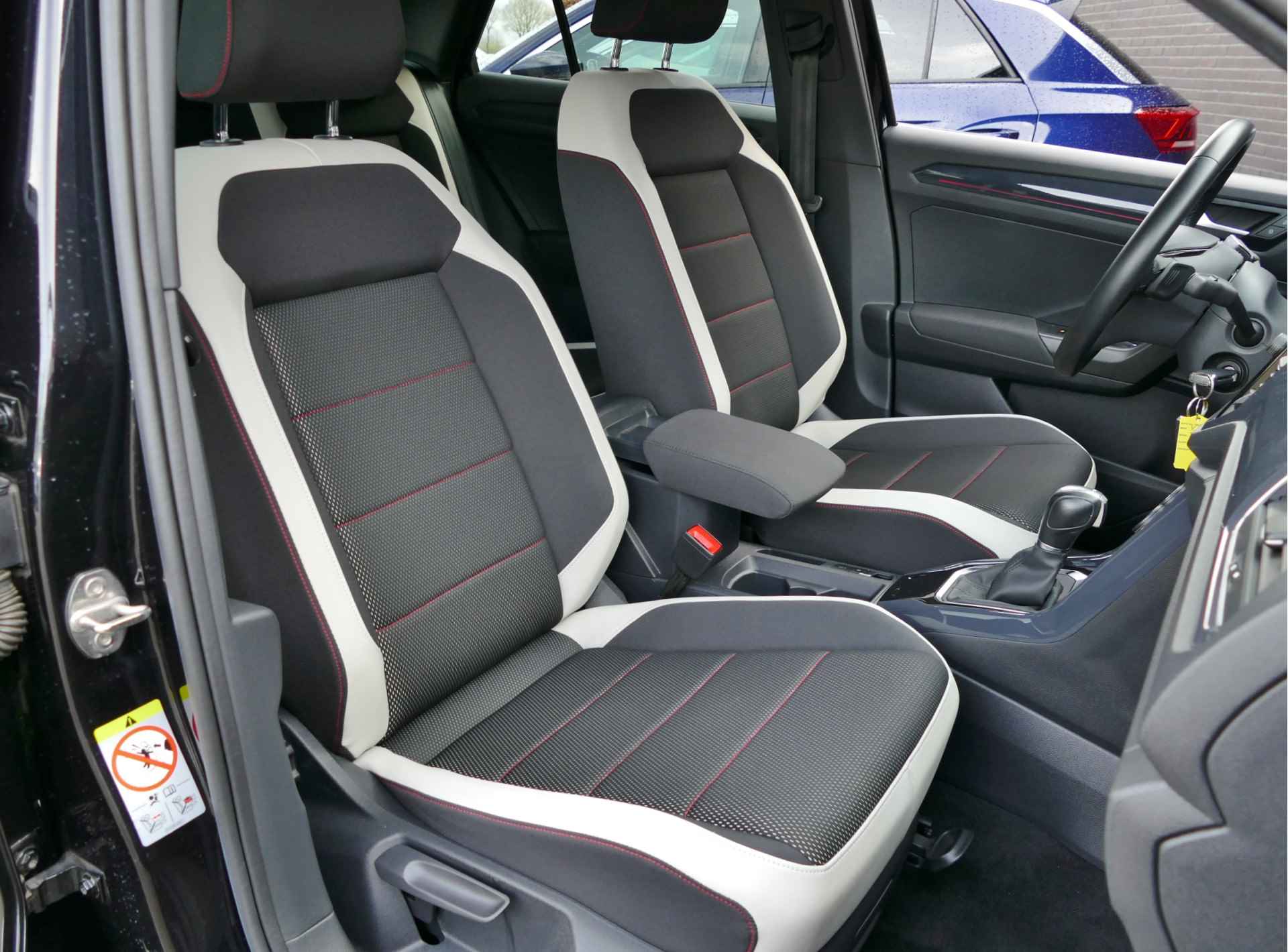 Volkswagen T-Roc 1.5 TSI Sport | Apple CarPlay/Android auto | stoelverwarming | achteruitrijcamera | LED koplampen - 44/54