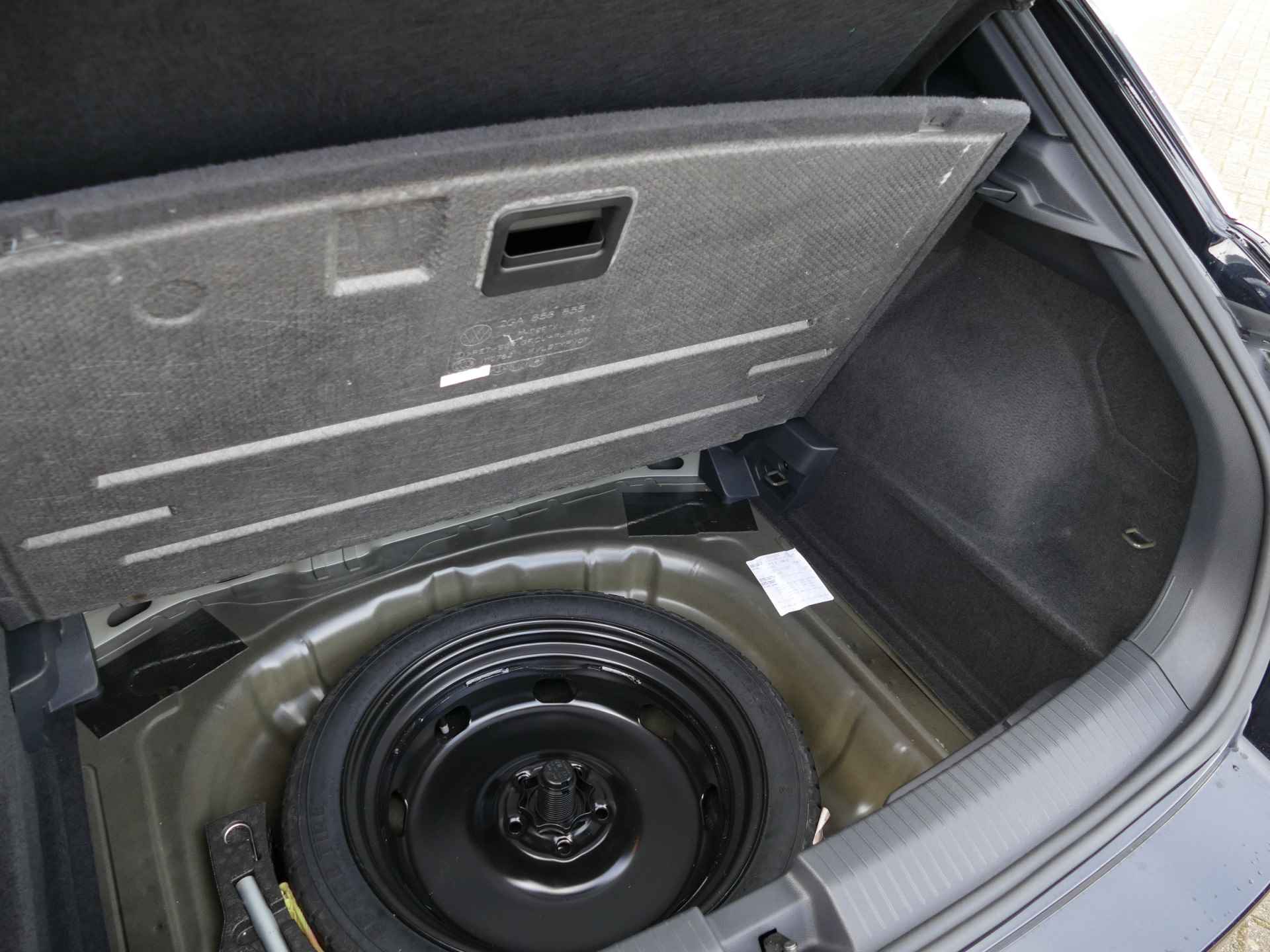 Volkswagen T-Roc 1.5 TSI Sport | Apple CarPlay/Android auto | stoelverwarming | achteruitrijcamera | LED koplampen - 49/54